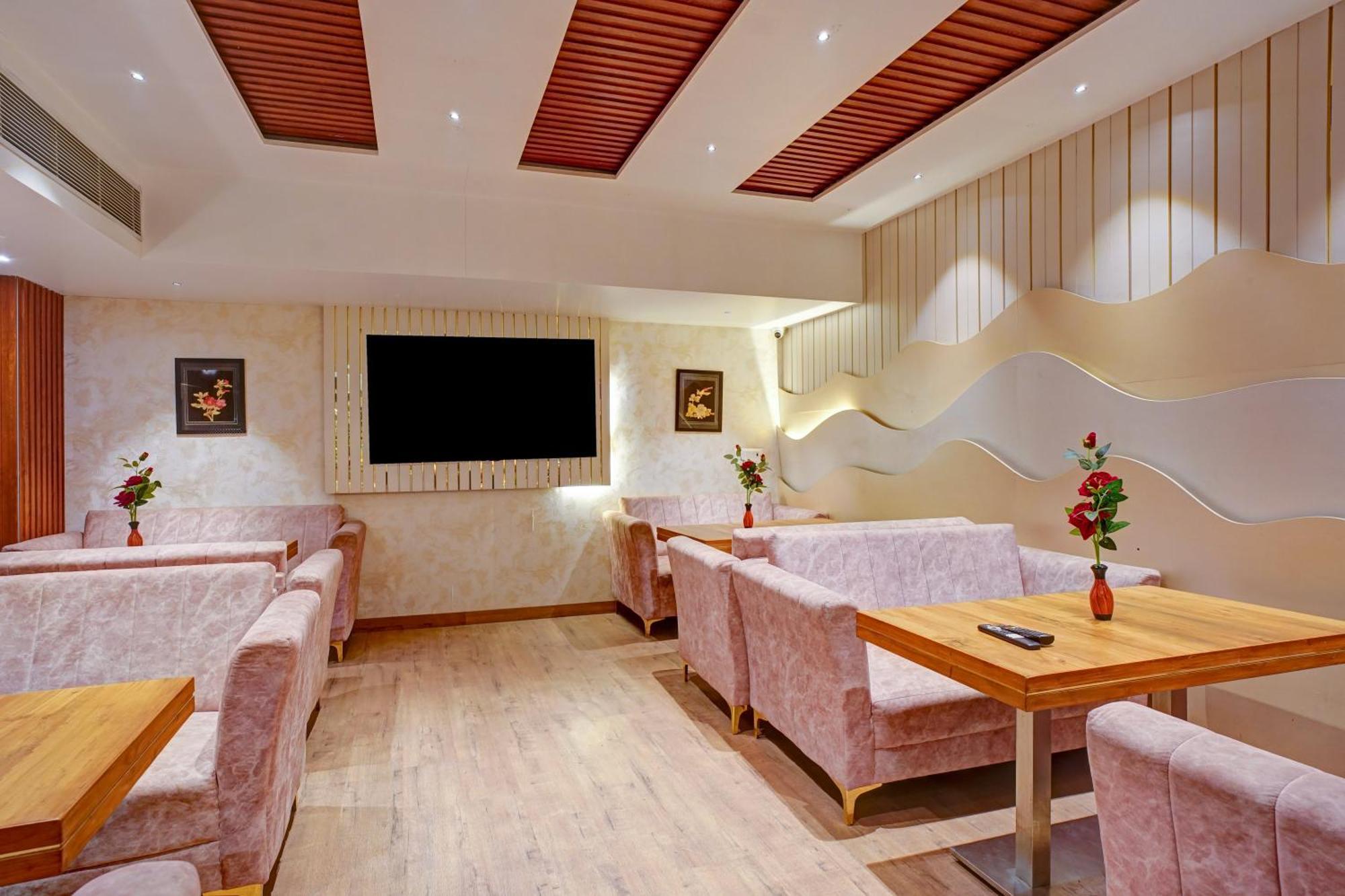 Gold Palace - 03 Mins Walk From Railway Station Guest house 3*