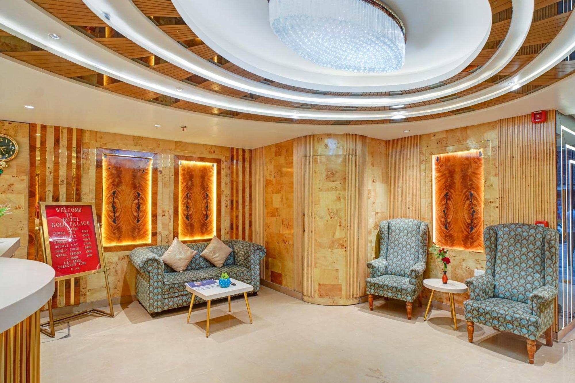 Guest house Gold Palace - 03 Mins Walk From Railway Station 3*