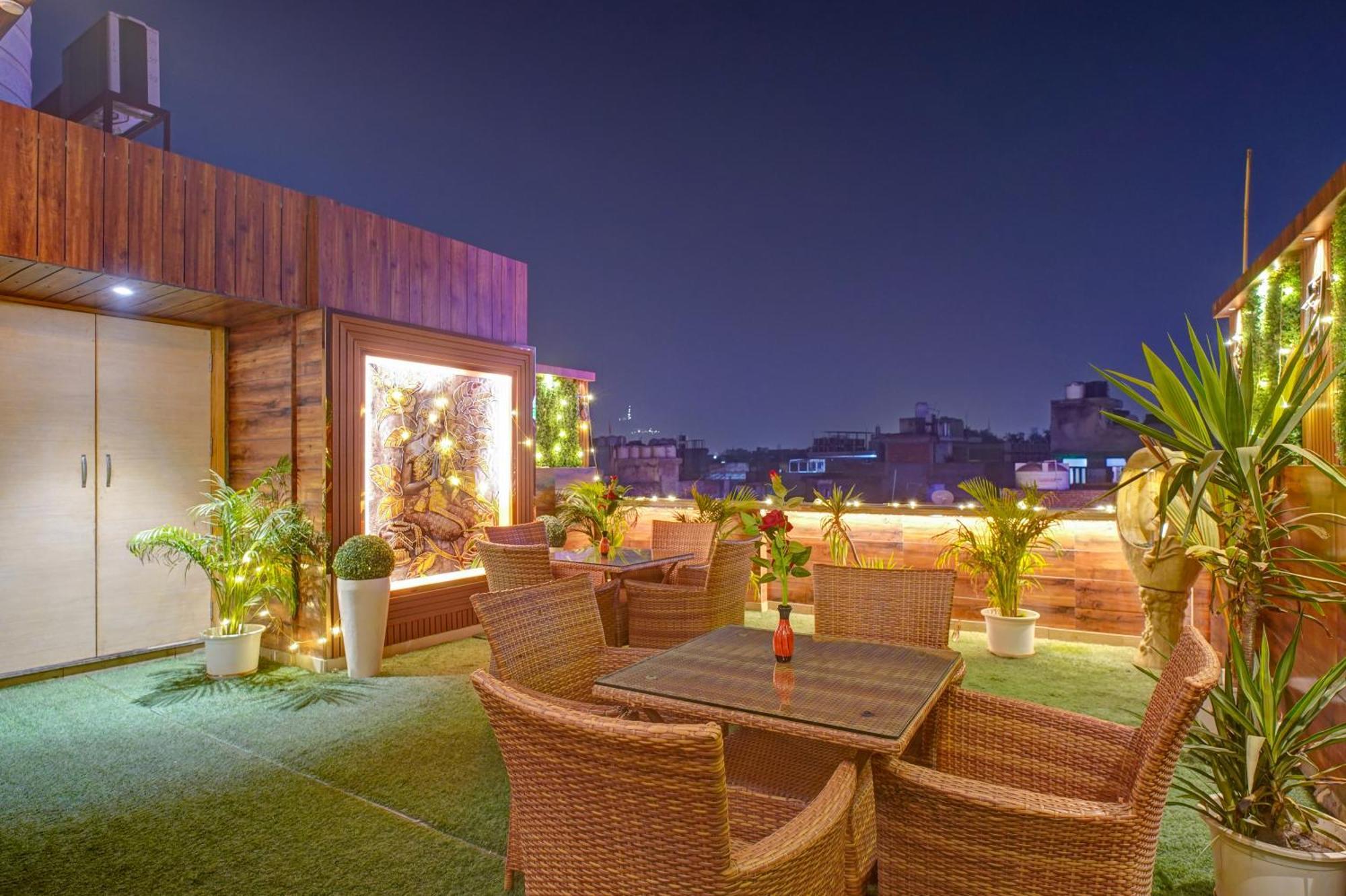 Gold Palace - 03 Mins Walk From Railway Station New Delhi