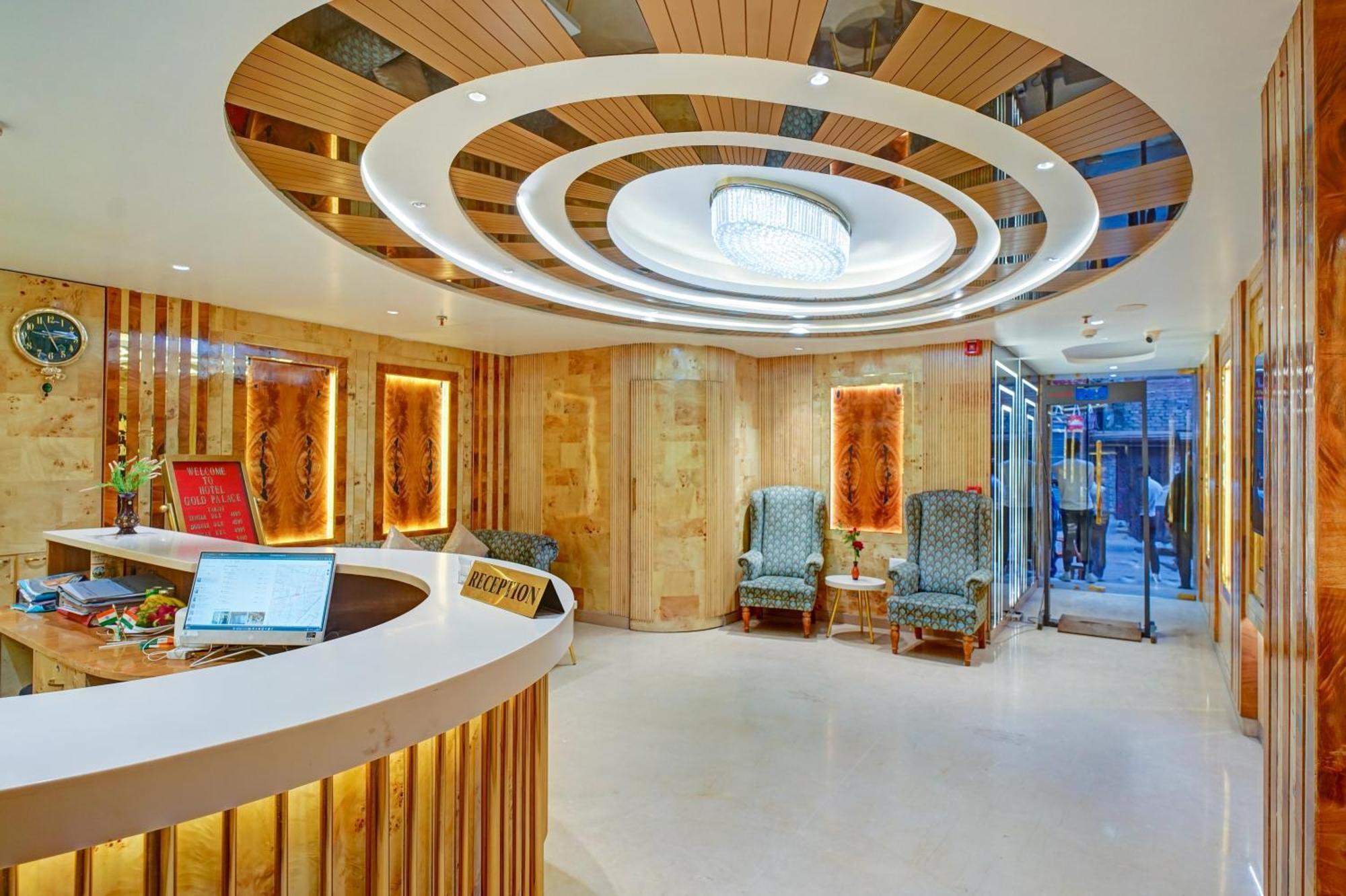 Gold Palace - 03 Mins Walk From Railway Station