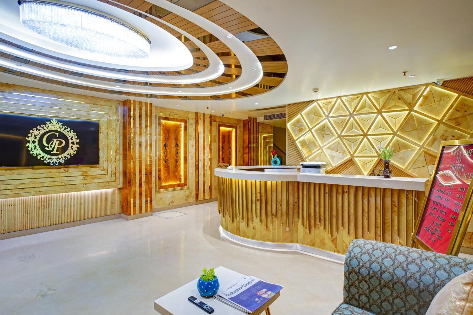 Gold Palace - 03 Mins Walk From Railway Station Guest house