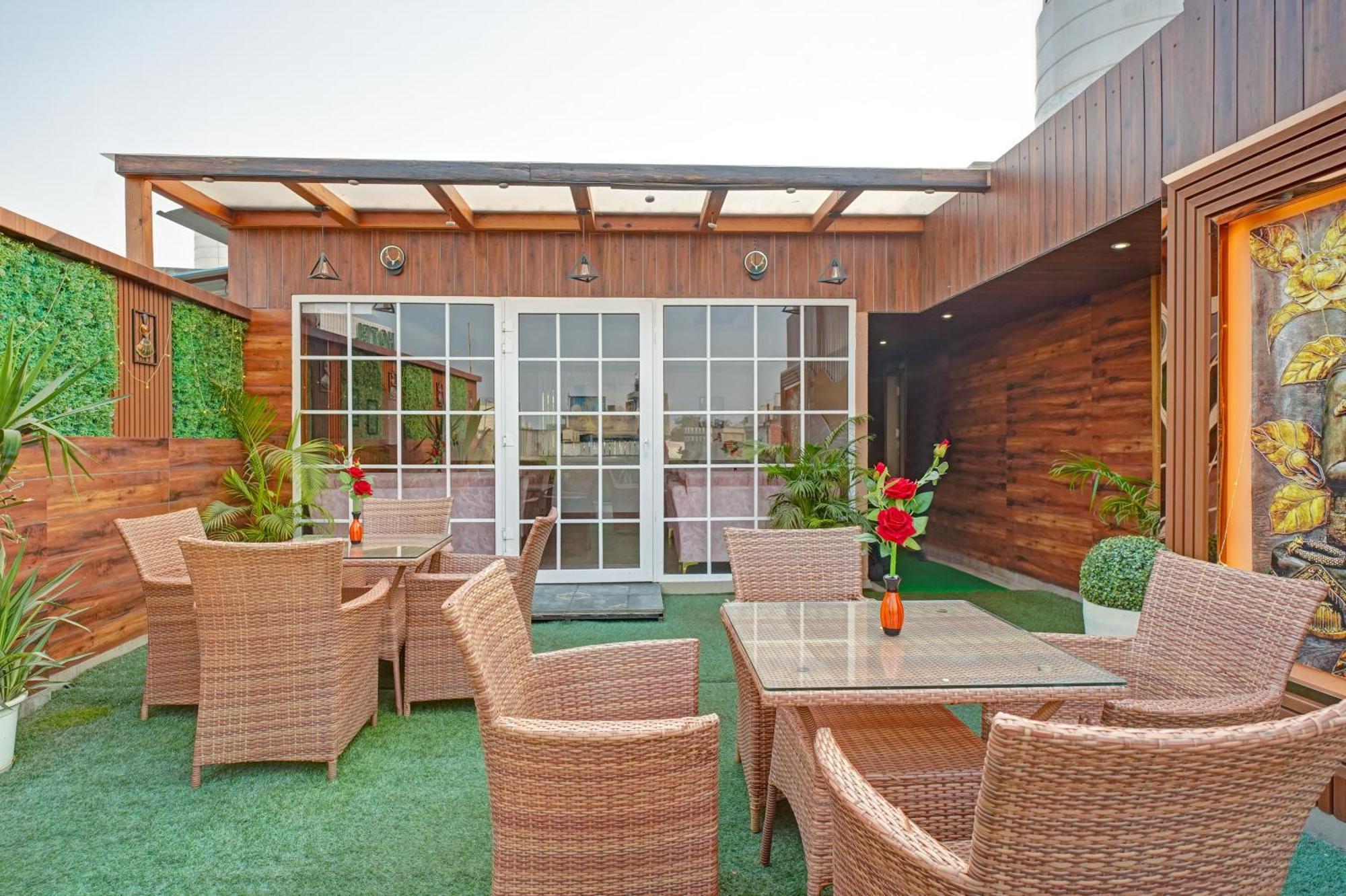 Guest house Gold Palace - 03 Mins Walk From Railway Station New Delhi