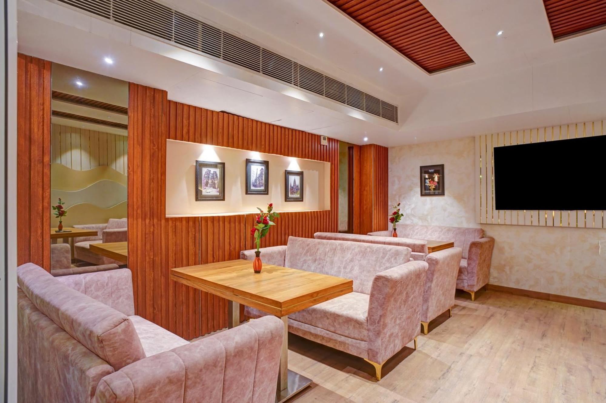 Gold Palace - 03 Mins Walk From Railway Station New Delhi