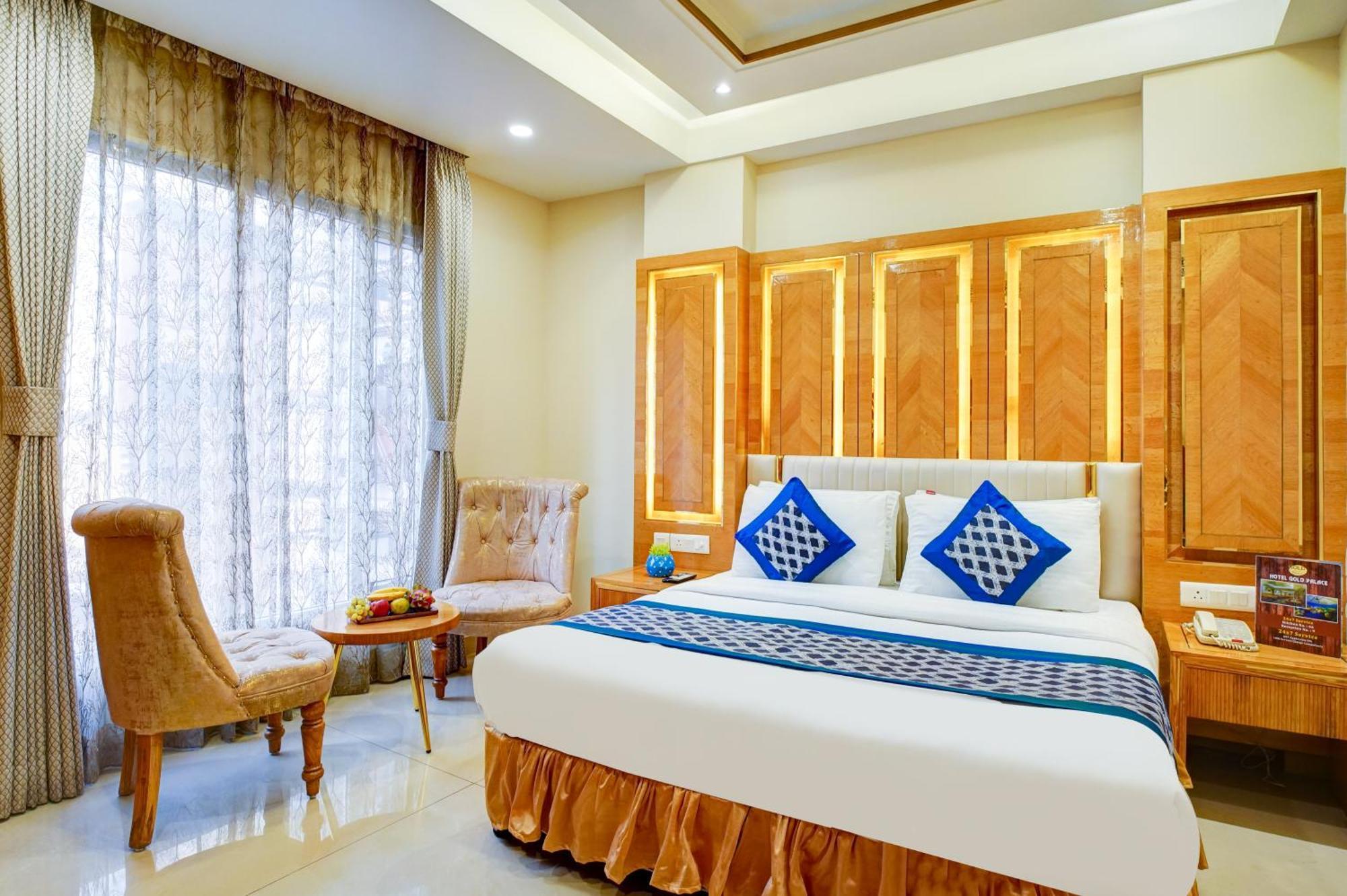 Gold Palace - 03 Mins Walk From Railway Station Guest house