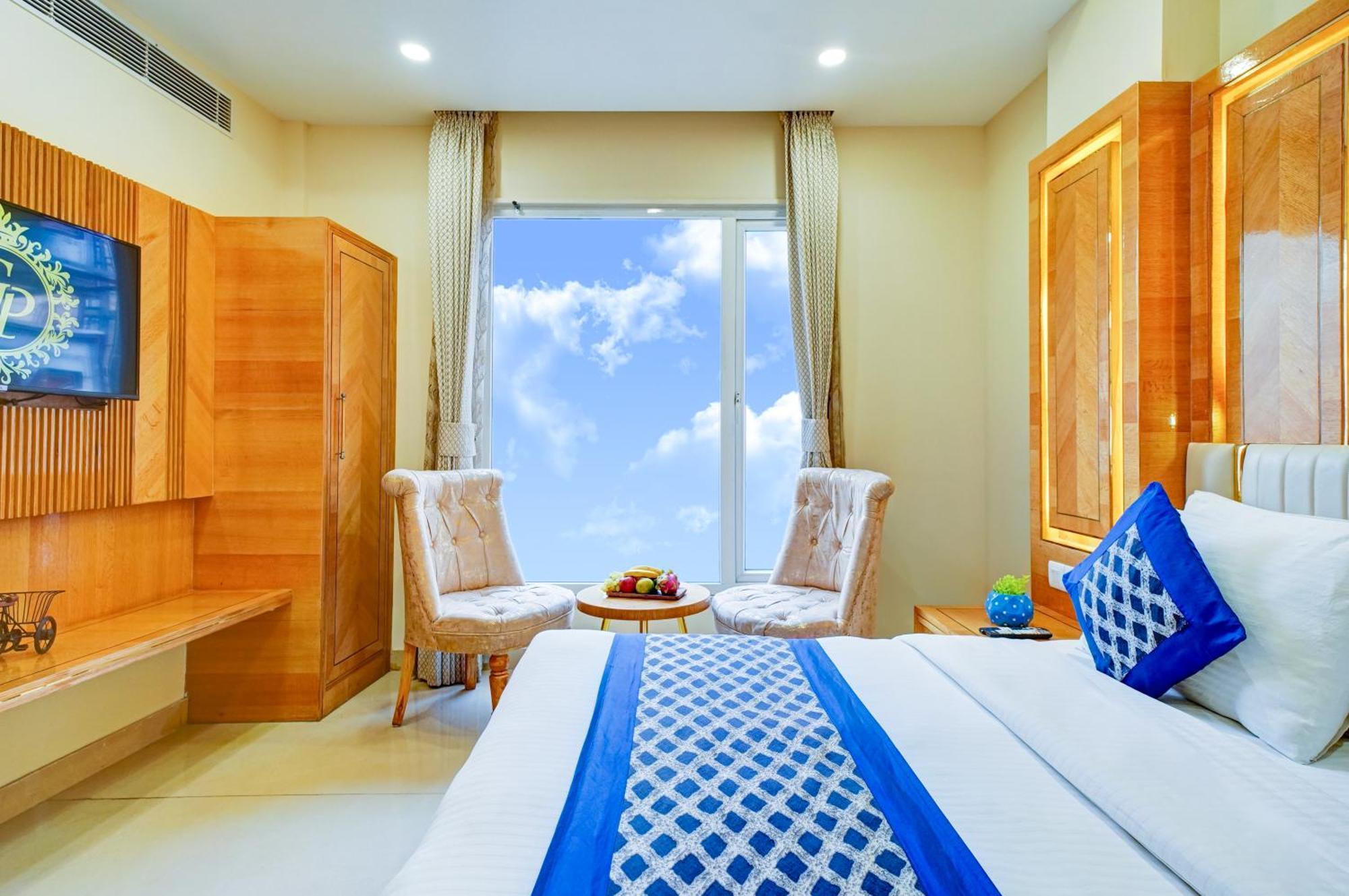 Gold Palace - 03 Mins Walk From Railway Station Guest house 3*