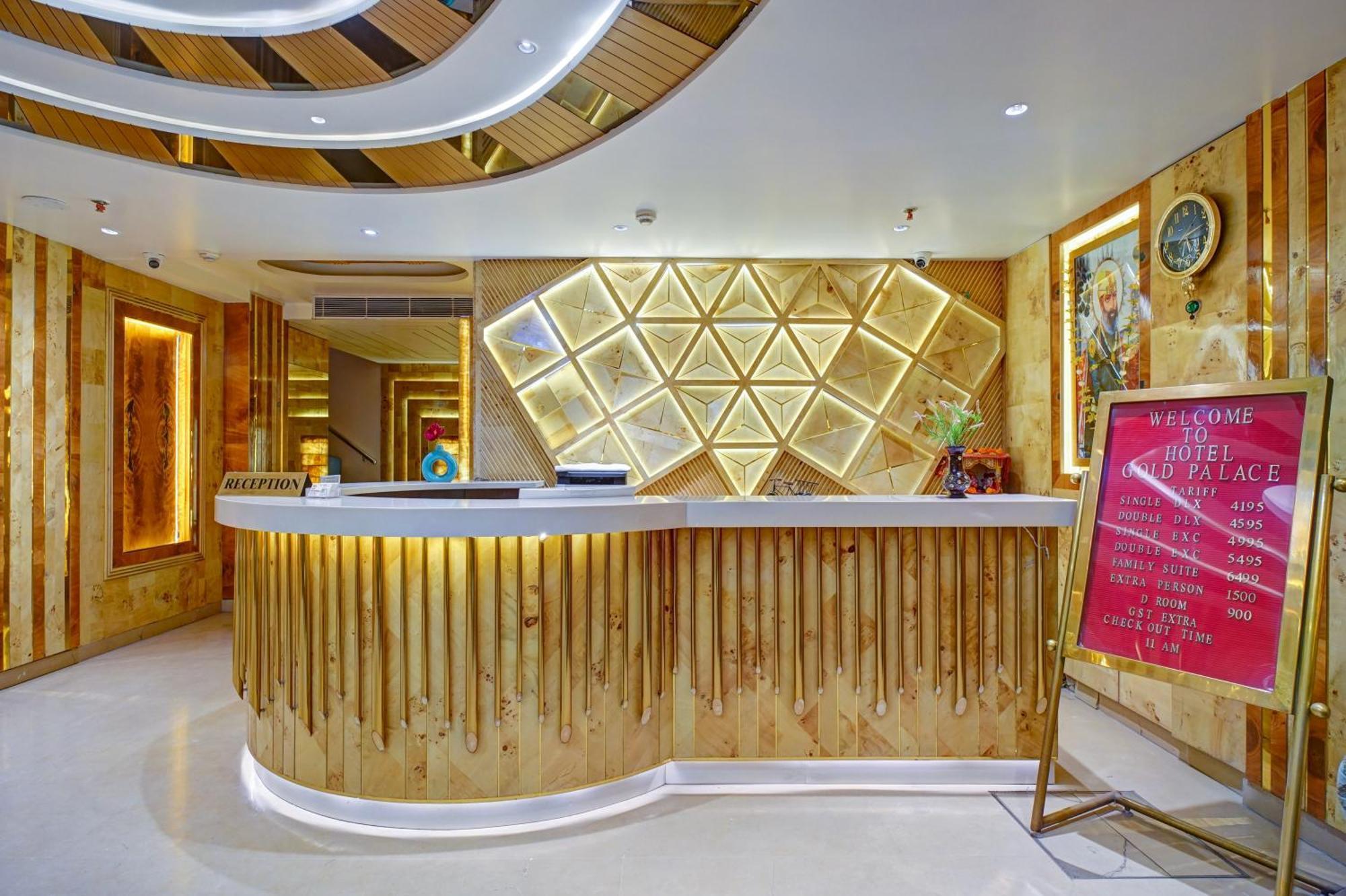 Guest house Gold Palace - 03 Mins Walk From Railway Station 3*
