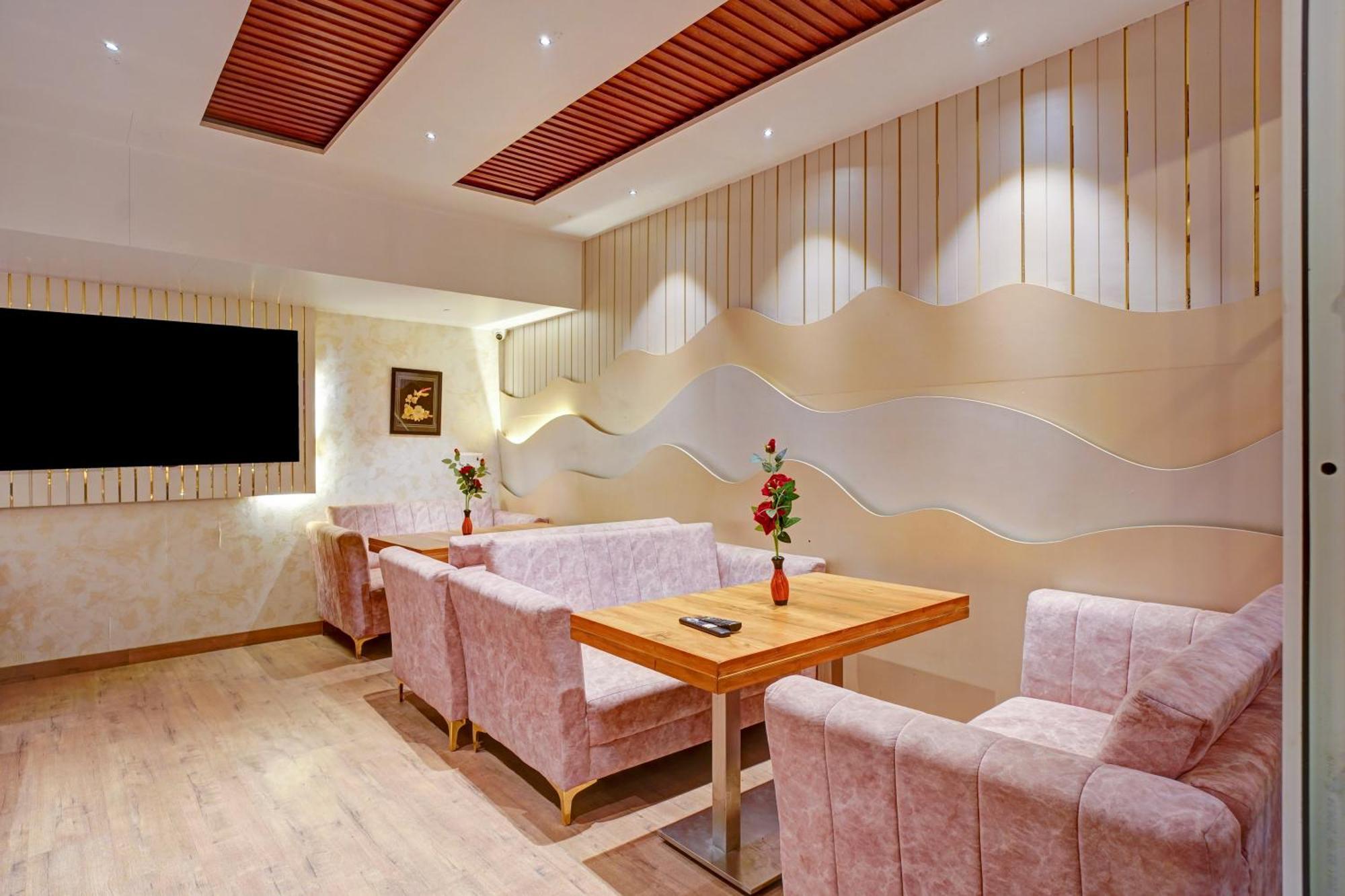Gold Palace - 03 Mins Walk From Railway Station 3*
