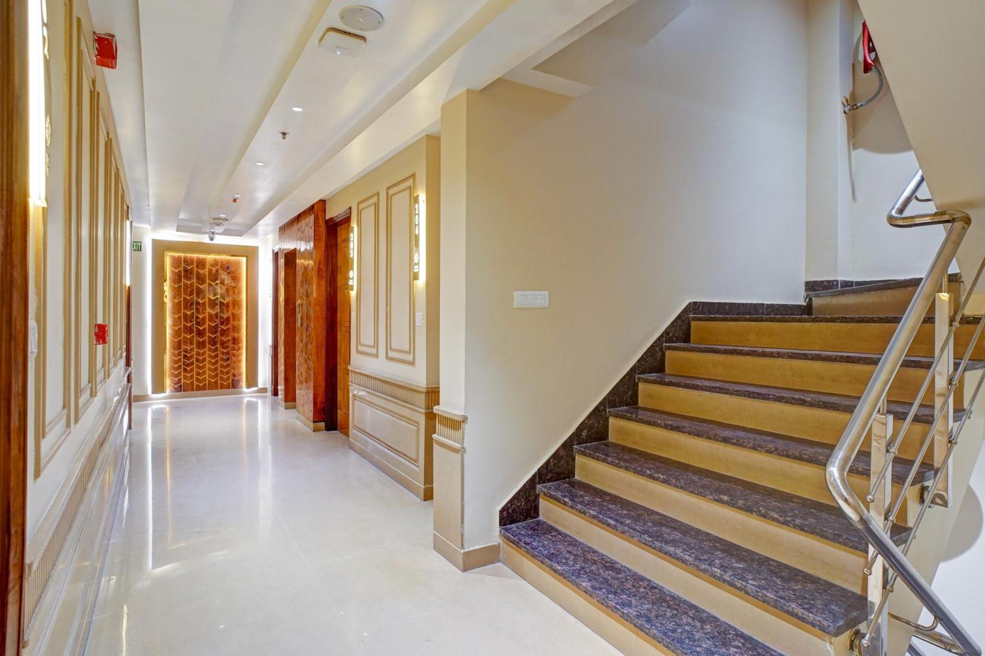 Guest house Gold Palace - 03 Mins Walk From Railway Station New Delhi