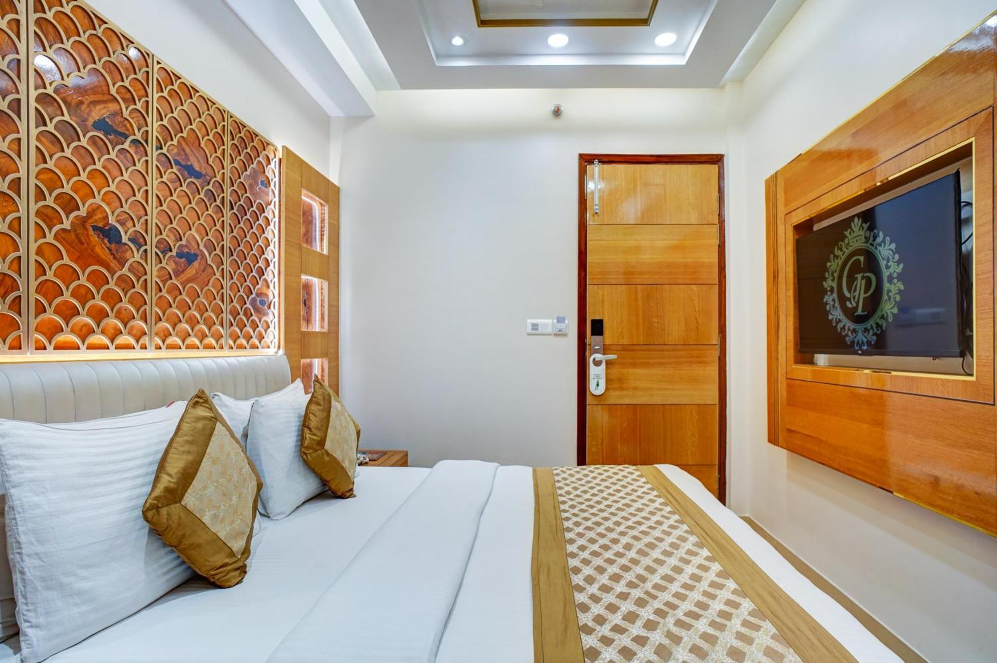 Gold Palace - 03 Mins Walk From Railway Station 3*