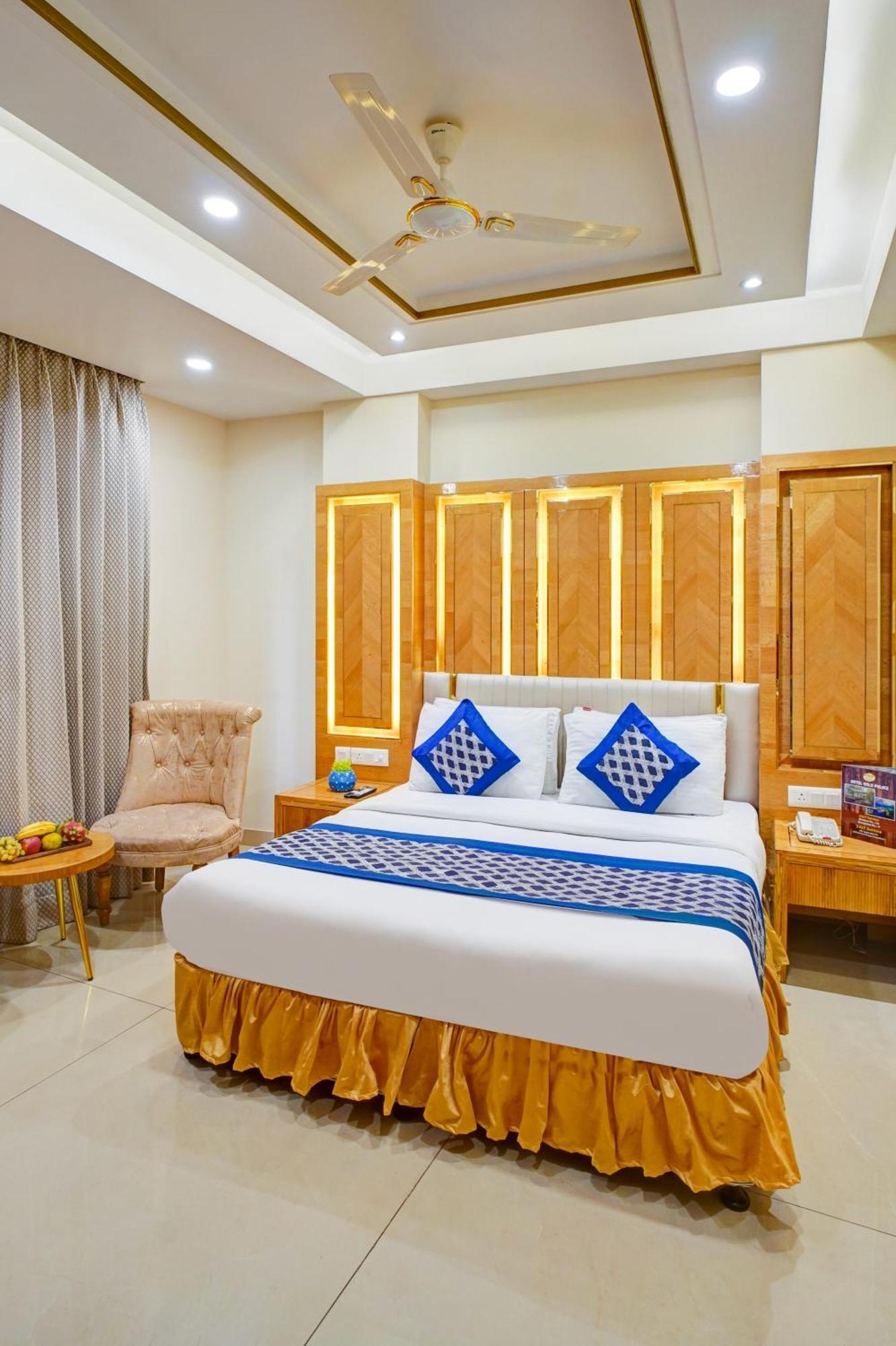 Gold Palace - 03 Mins Walk From Railway Station Guest house 3*
