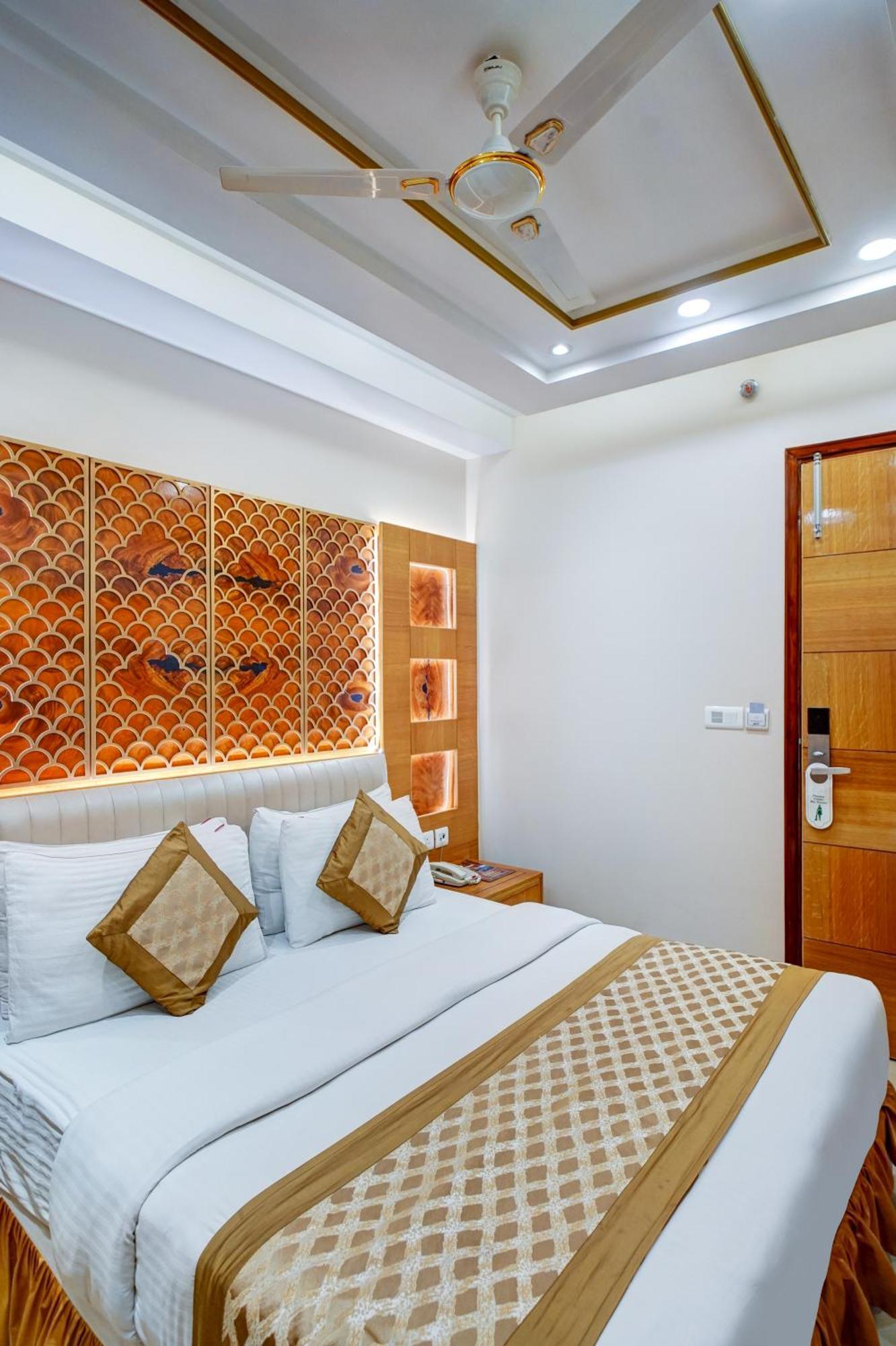 Guest house Gold Palace - 03 Mins Walk From Railway Station New Delhi