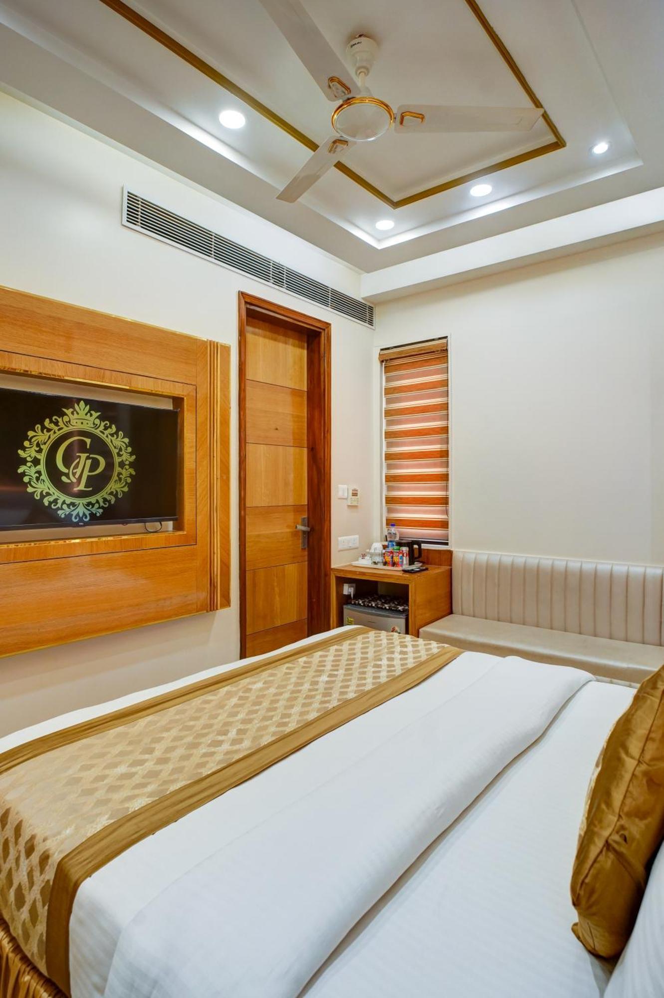 Guest house Gold Palace - 03 Mins Walk From Railway Station New Delhi