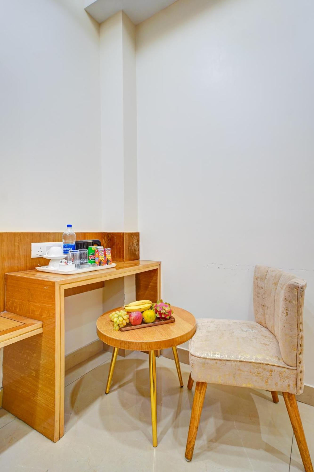 Gold Palace - 03 Mins Walk From Railway Station Guest house