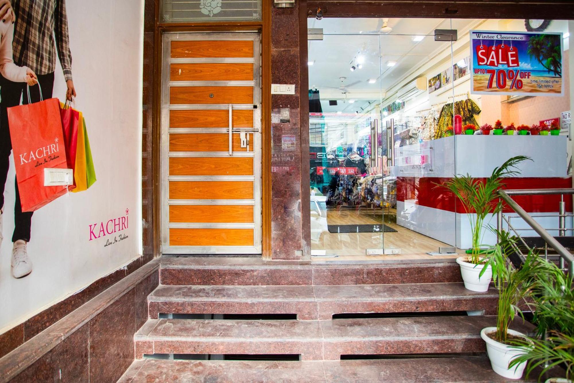 O The Premium New Delhi
