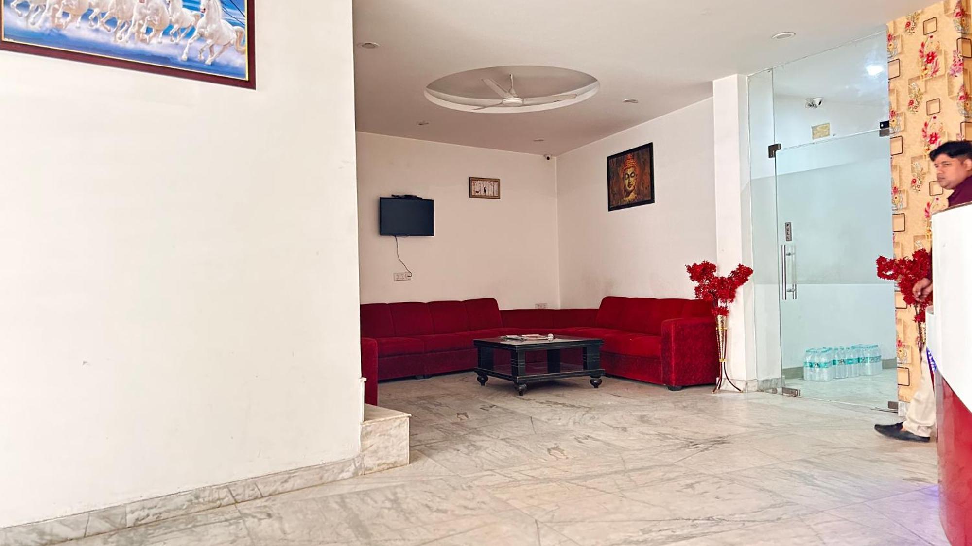 Hotel Platinum With Free Pickup-delhi Airport 4*
