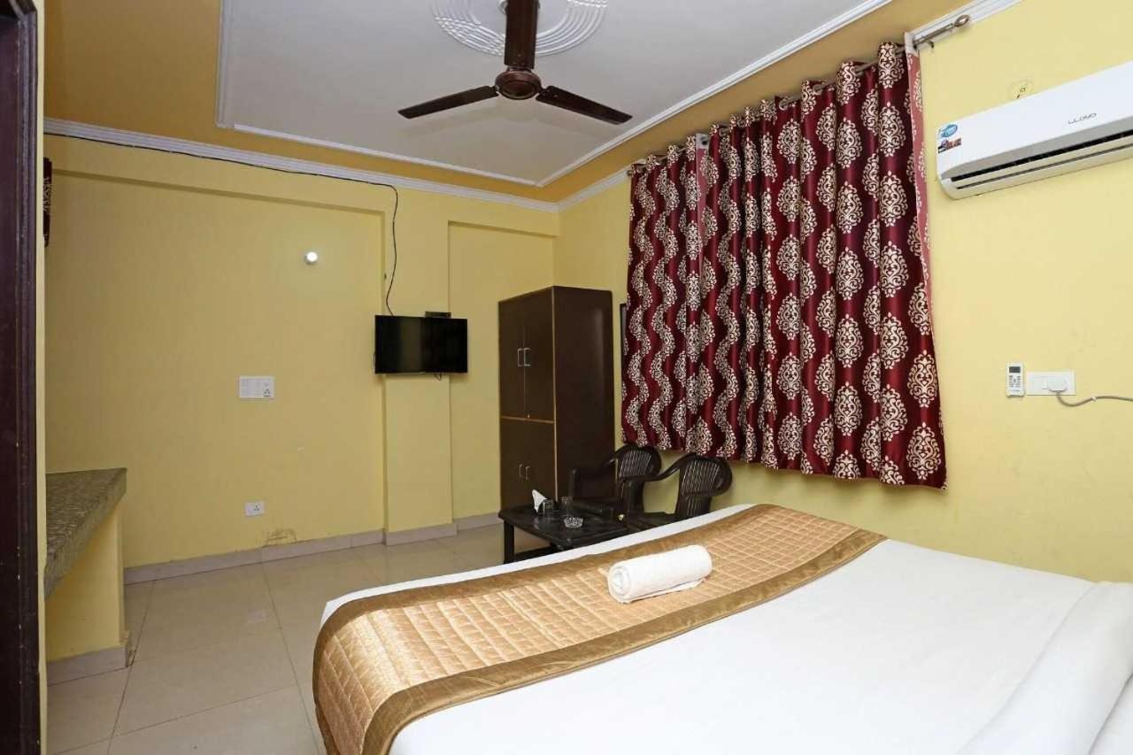 Hotel O Airport Plaza By Palace 3*