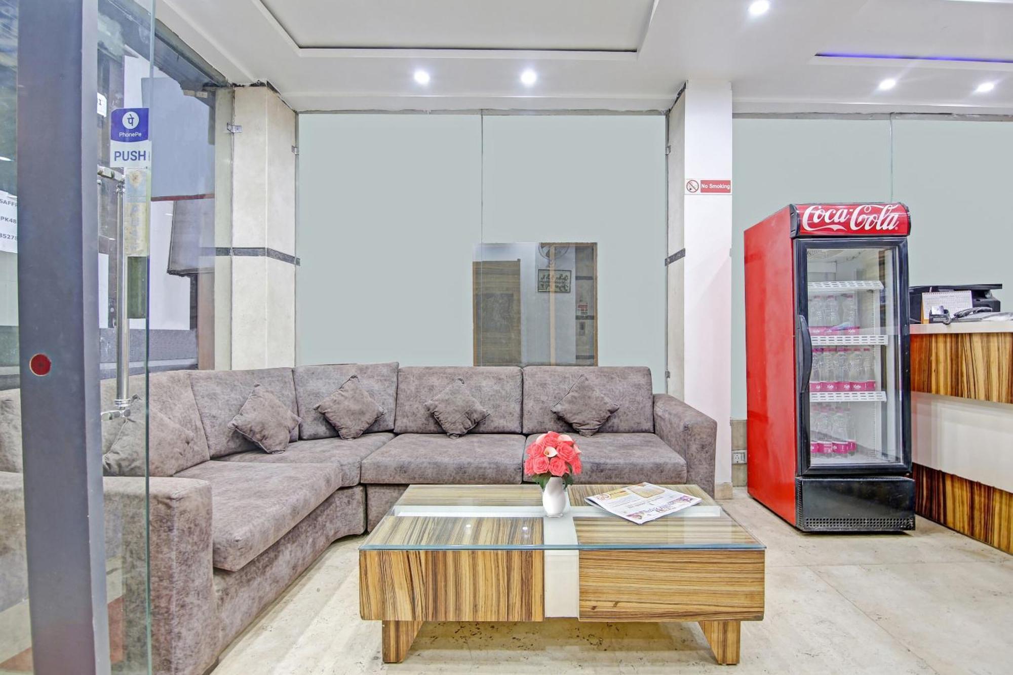 Super Oyo O Saffron Hotel