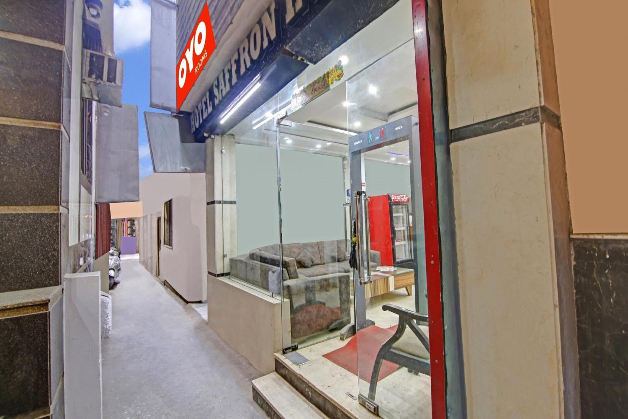 Super Oyo O Saffron New Delhi