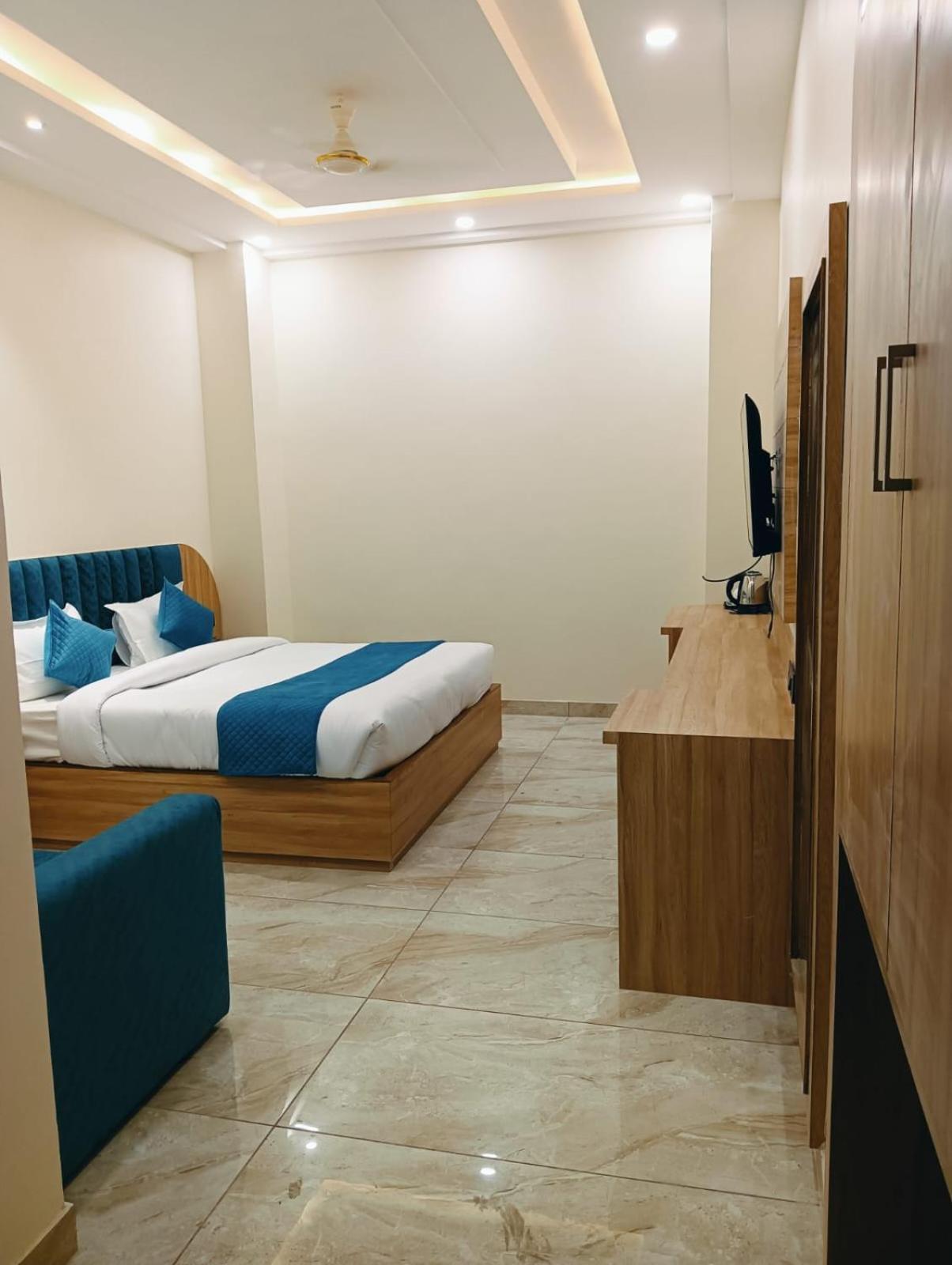 Shiva International Near By Igi Airport * New Delhi