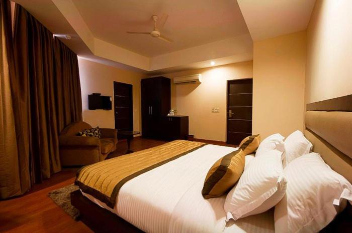 Shiva International Near By Igi Airport *