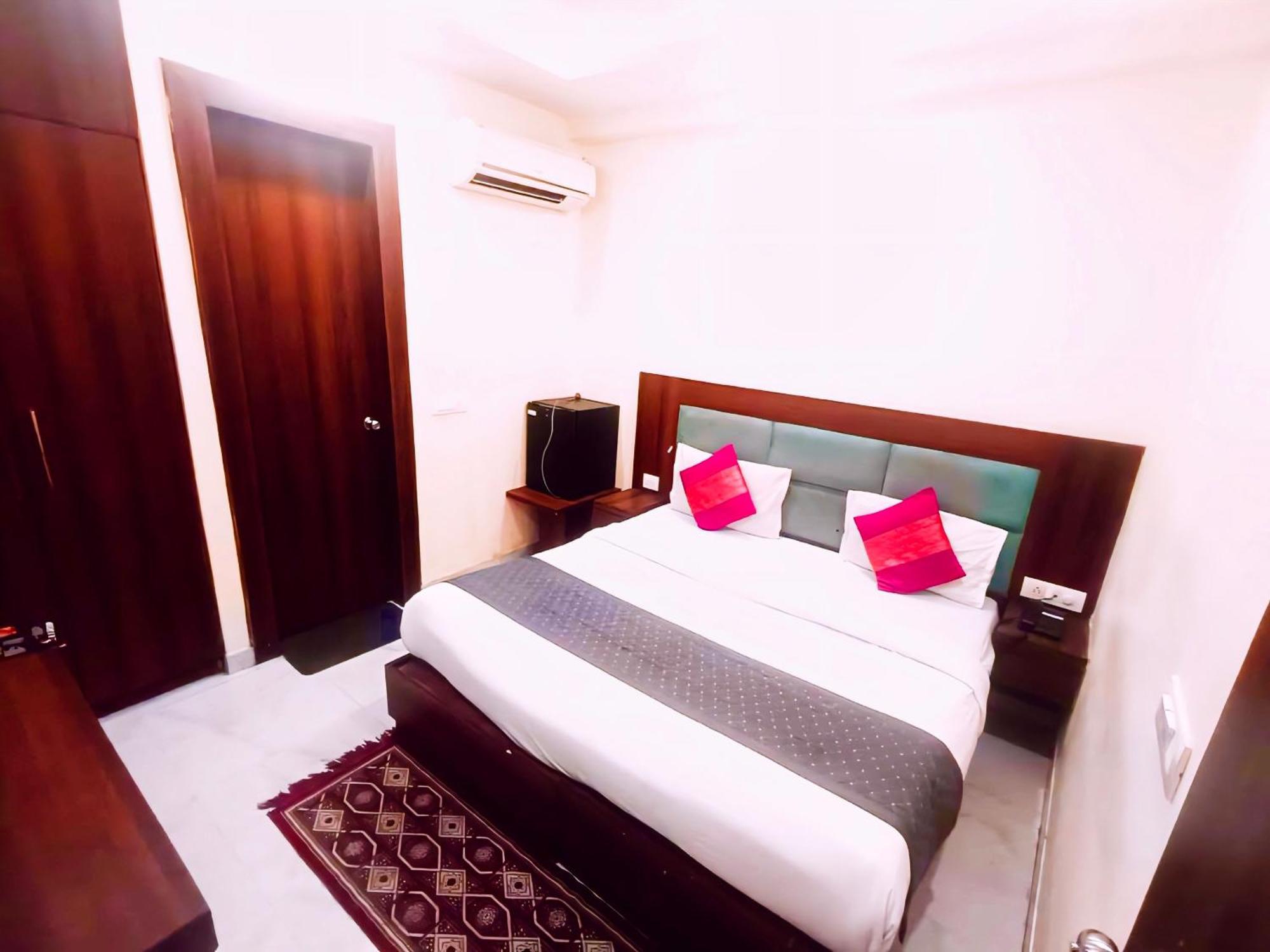 Guest house Shiva International Near By Igi Airport New Delhi