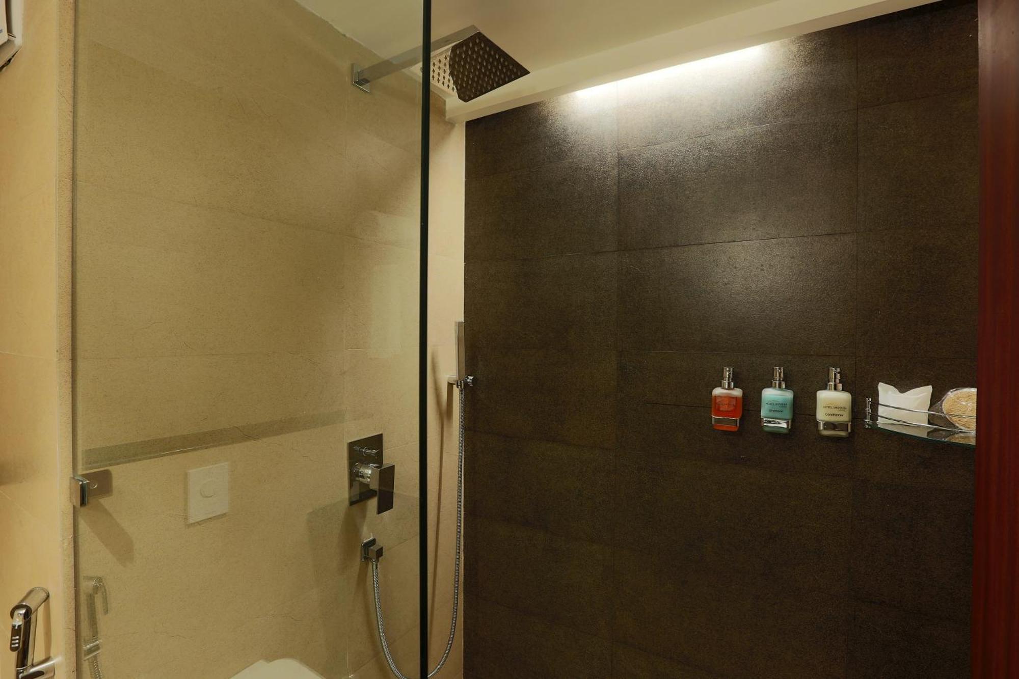 Hotel Cardinal Oxmo Delhi Airort 4*