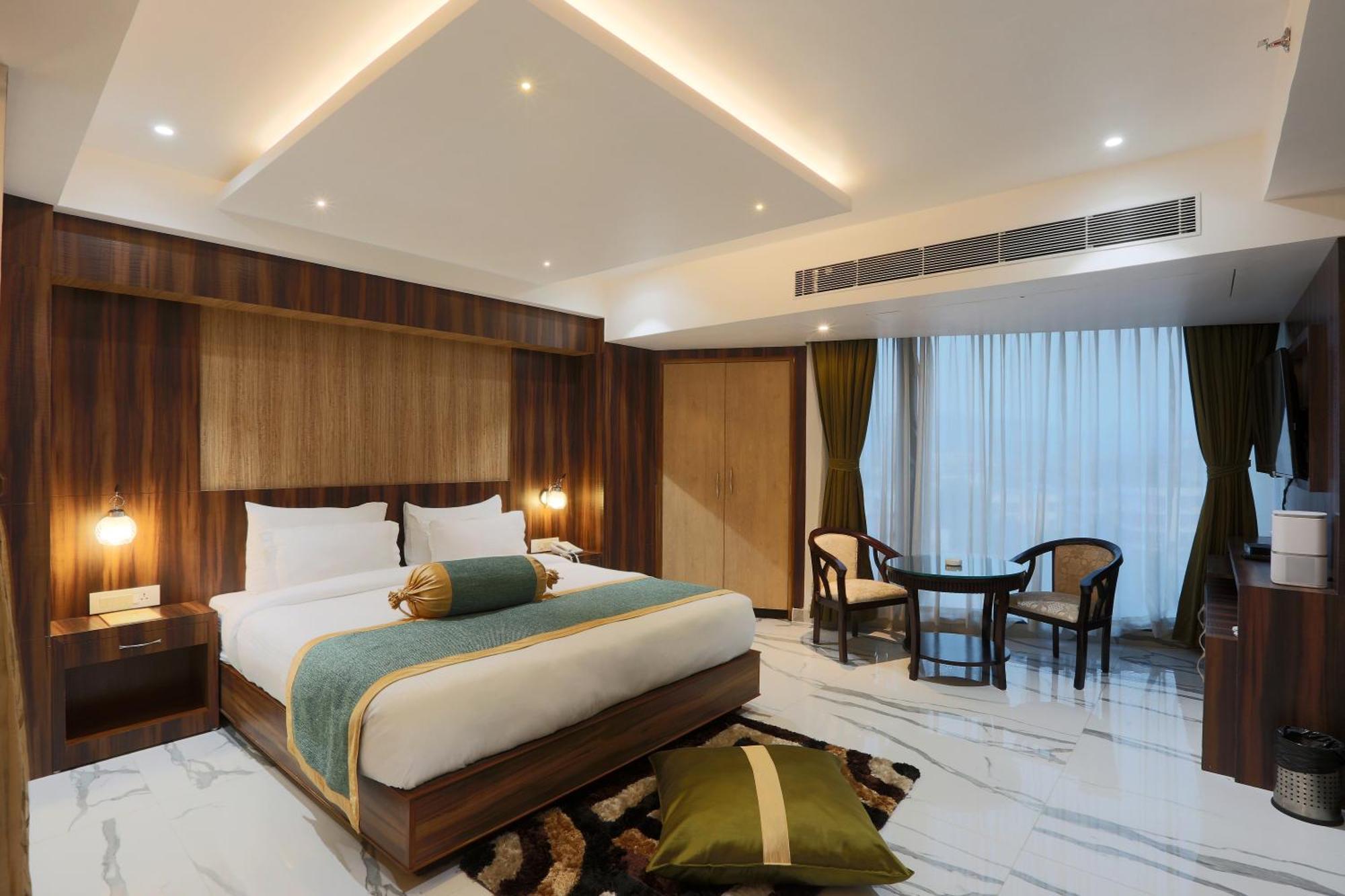 Hotel Cardinal Oxmo Delhi Airort 4*