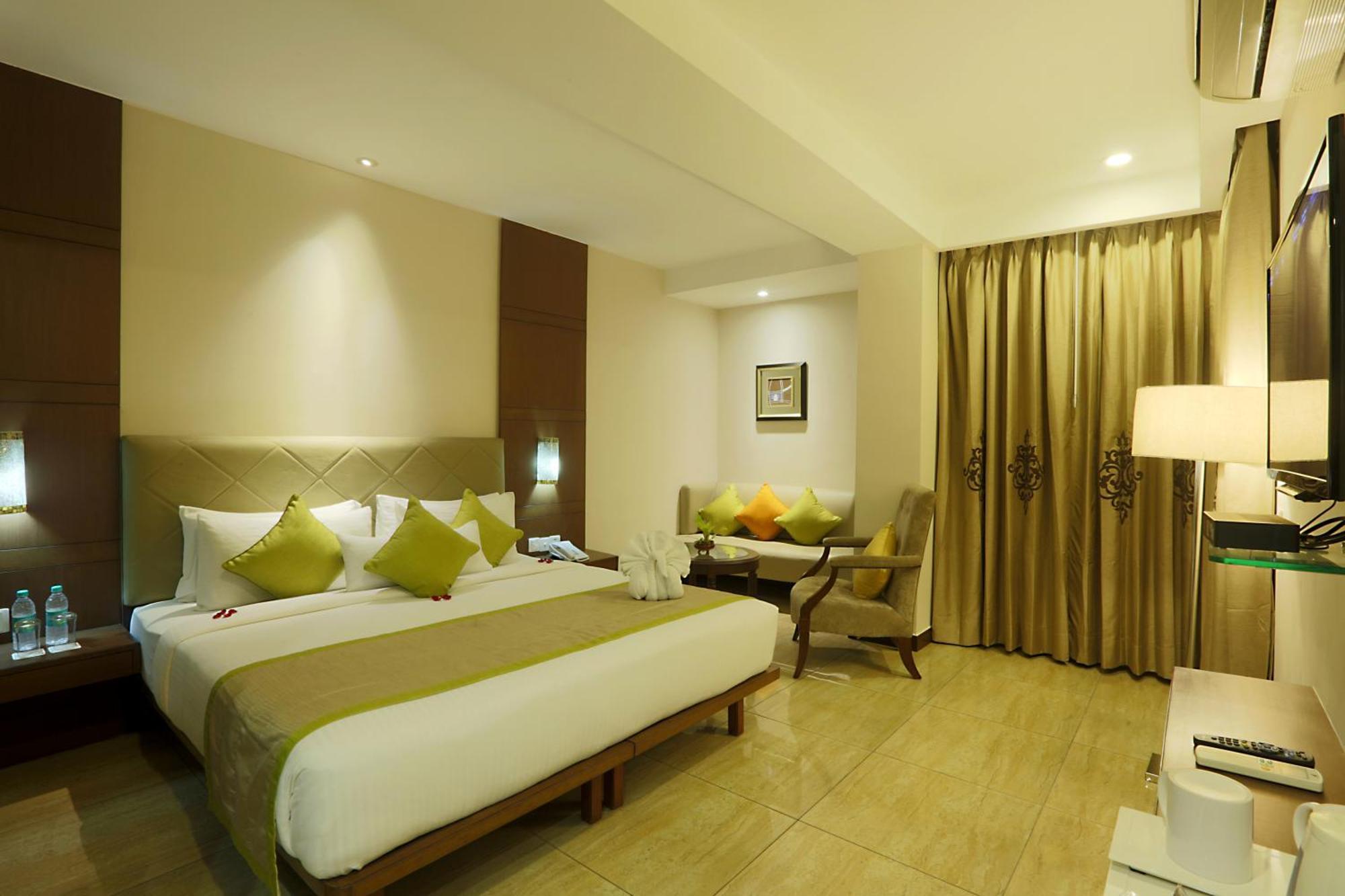 Cardinal Oxmo Delhi Airort 4*