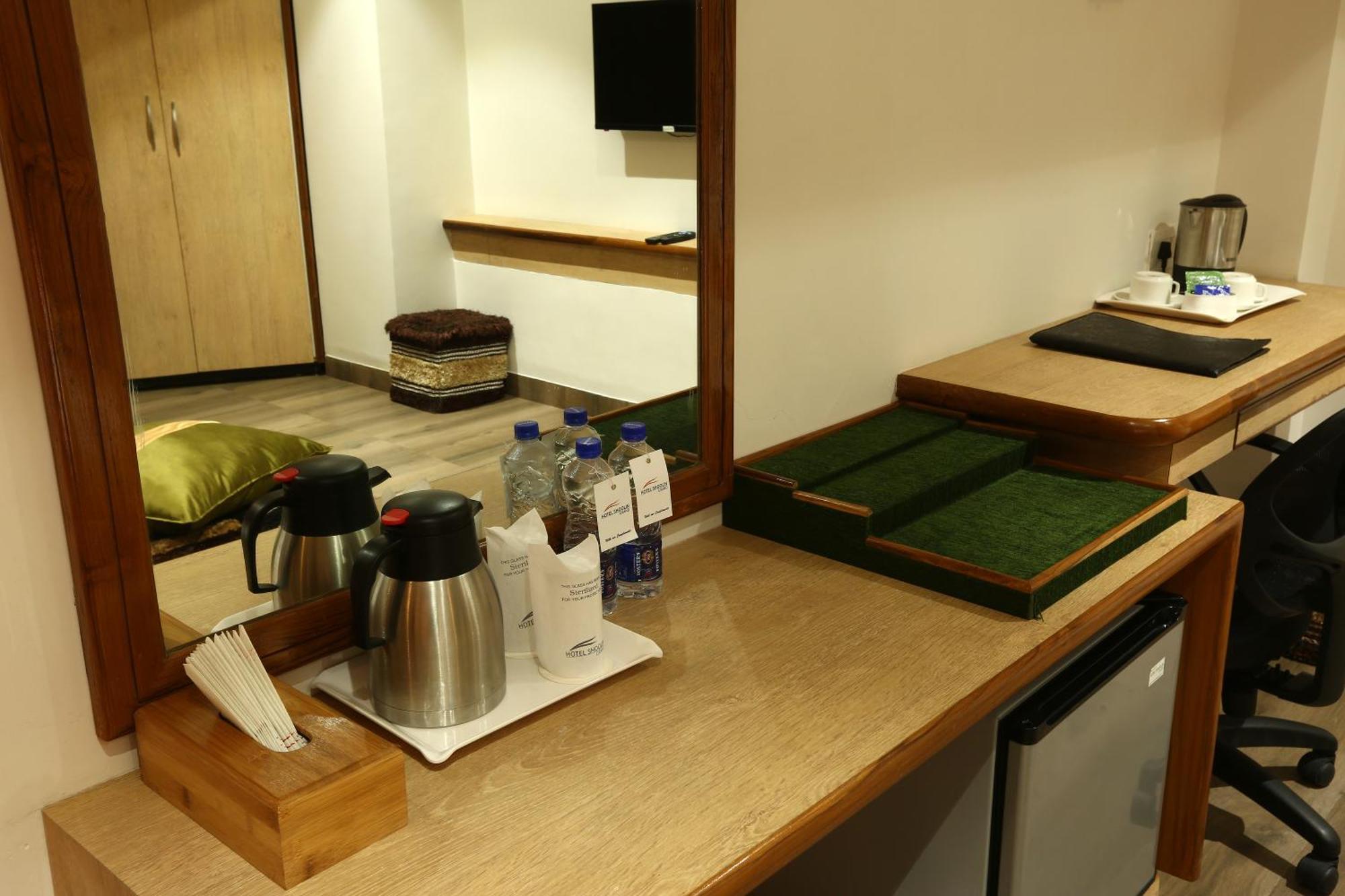 Hotel Cardinal Oxmo Delhi Airort 4*