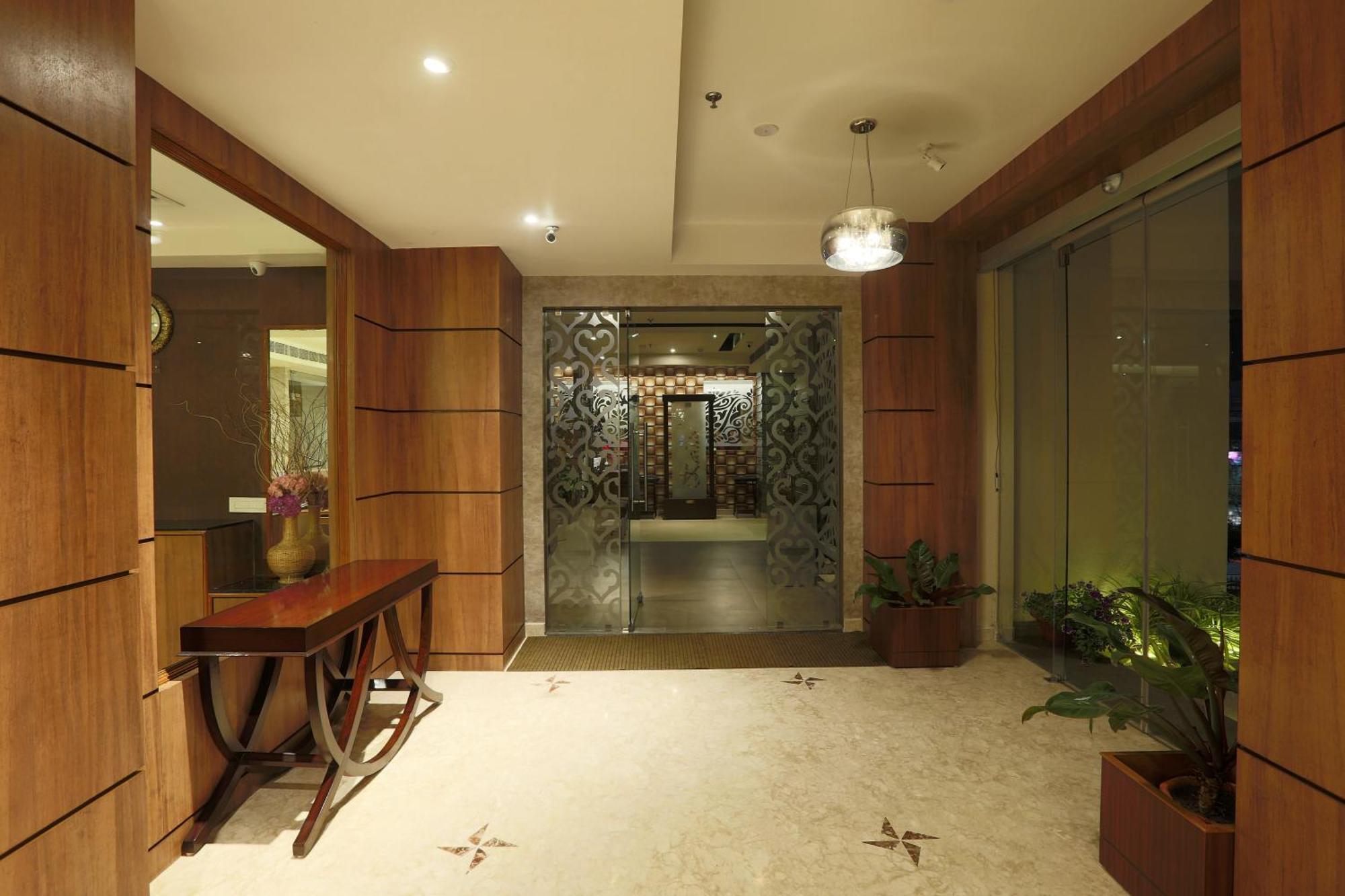 Hotel Cardinal Oxmo Delhi Airort 4*