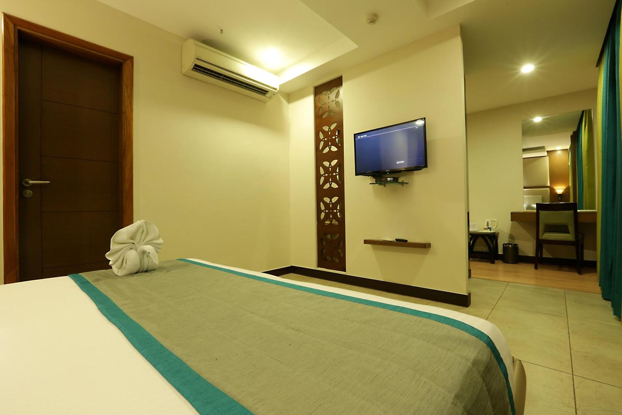 Hotel Cardinal Oxmo Delhi Airort 4*