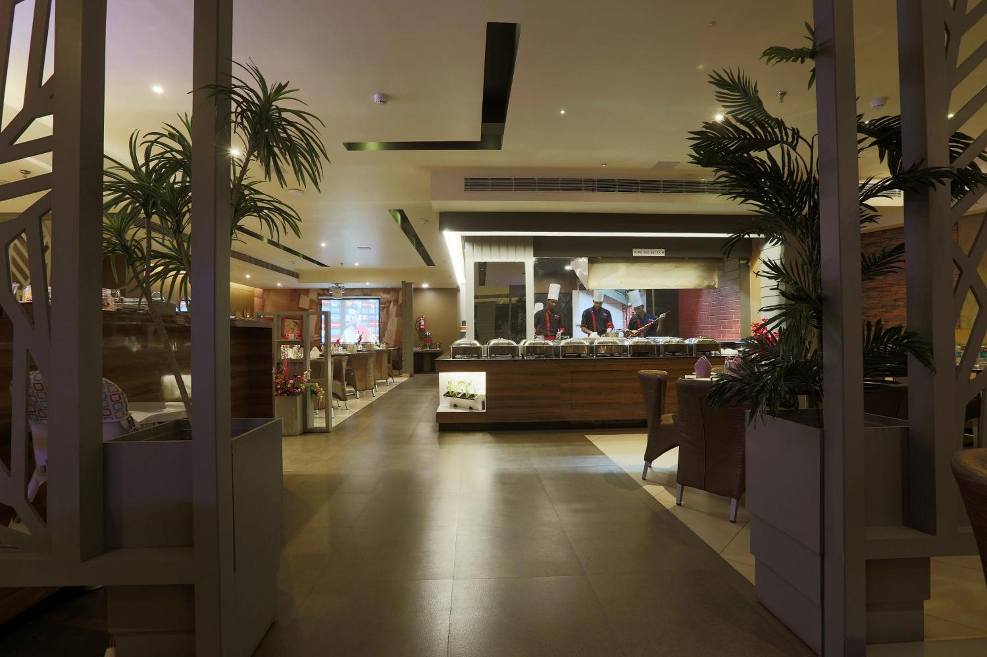 Cardinal Oxmo Delhi Airort Hotel