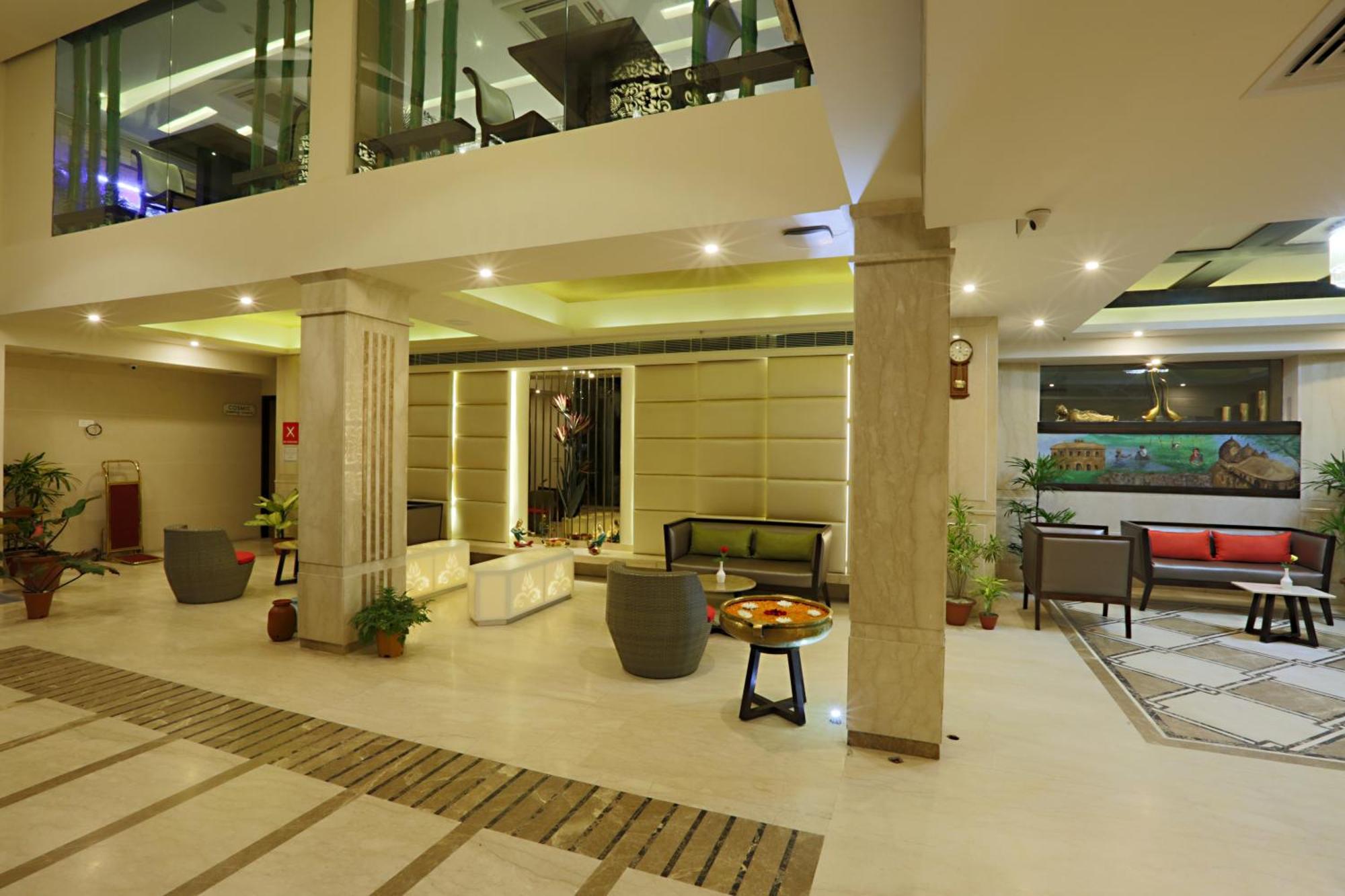 Cardinal Oxmo Delhi Airort Hotel 4*