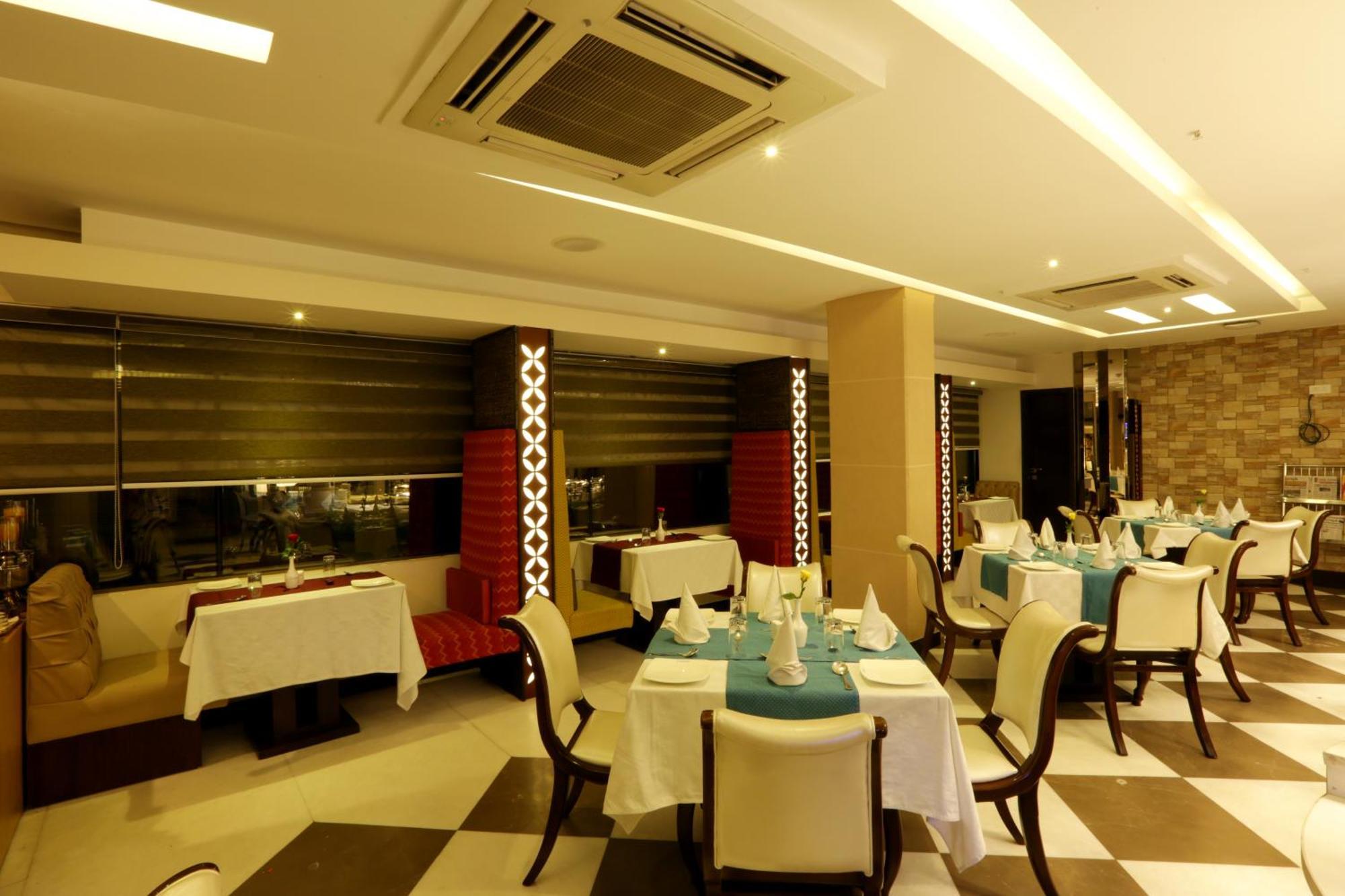 Cardinal Oxmo Delhi Airort 4* Nova Deli