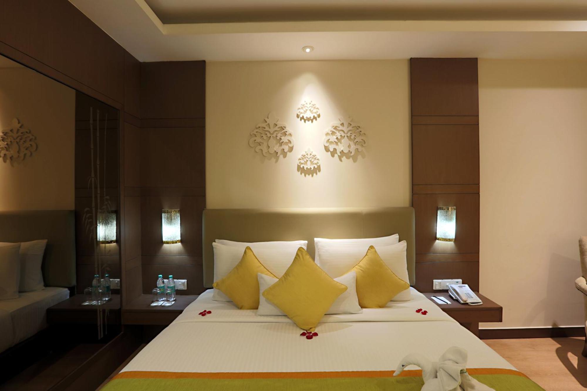 Cardinal Oxmo Delhi Airort Hotel 4*