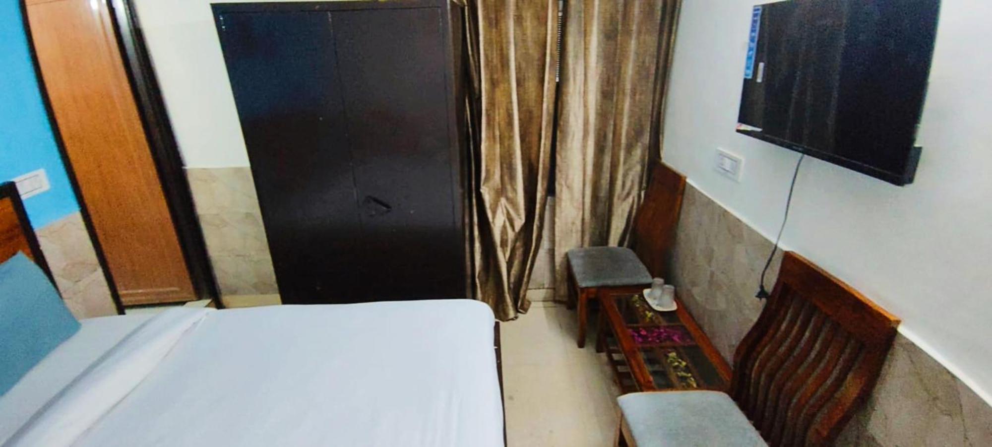 Private Near Us Embassy- Chanakyapuri 3*