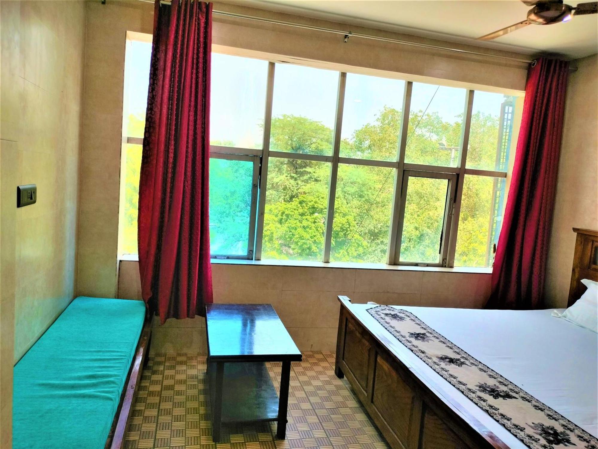 Bed & Breakfast Shamim Residency ---near Nizamuddin Aulia Dargah *
