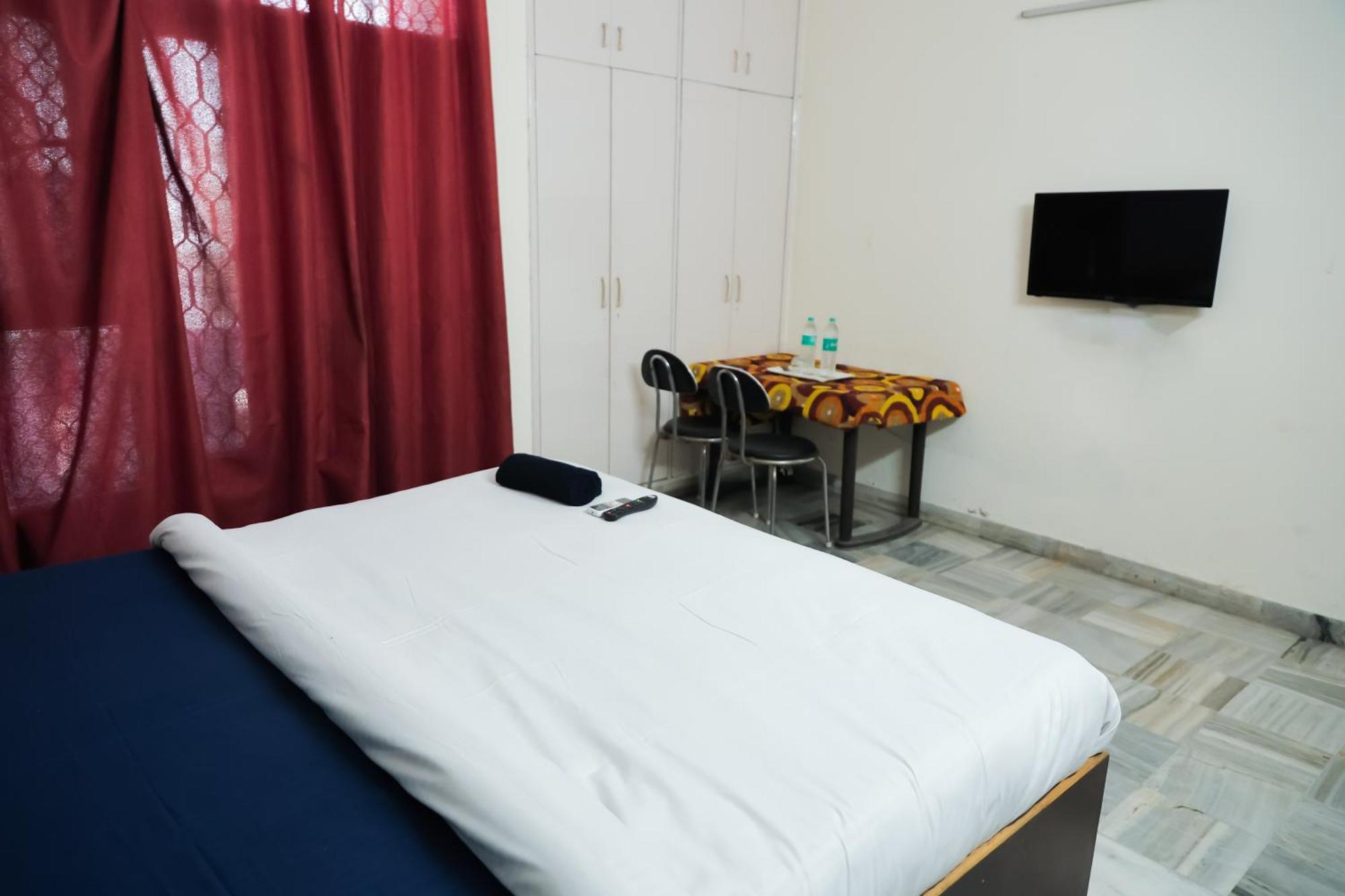 - Near Anand Vihar Station Hotel Nova Deli