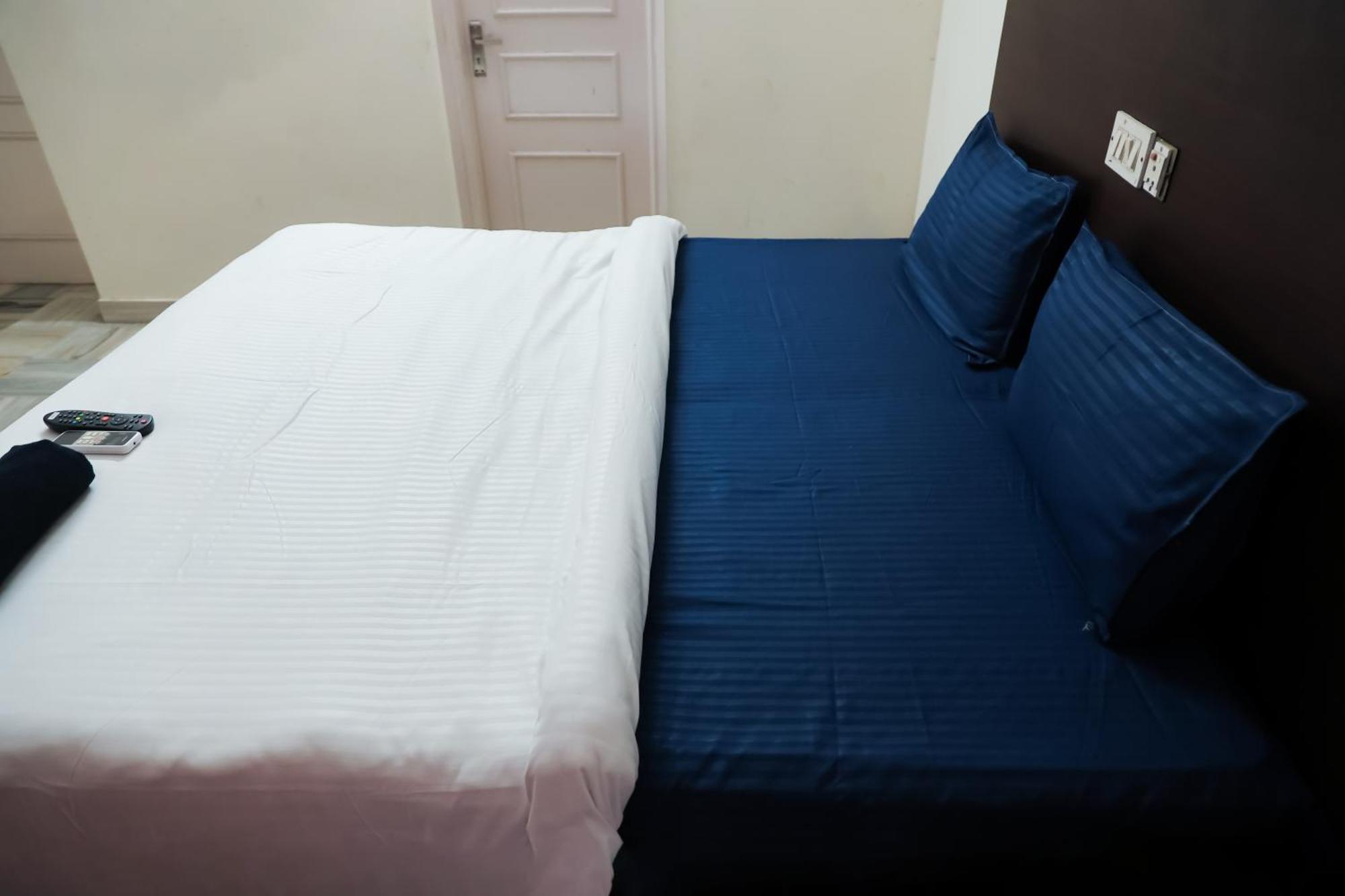 - Near Anand Vihar Station Hotel 3*