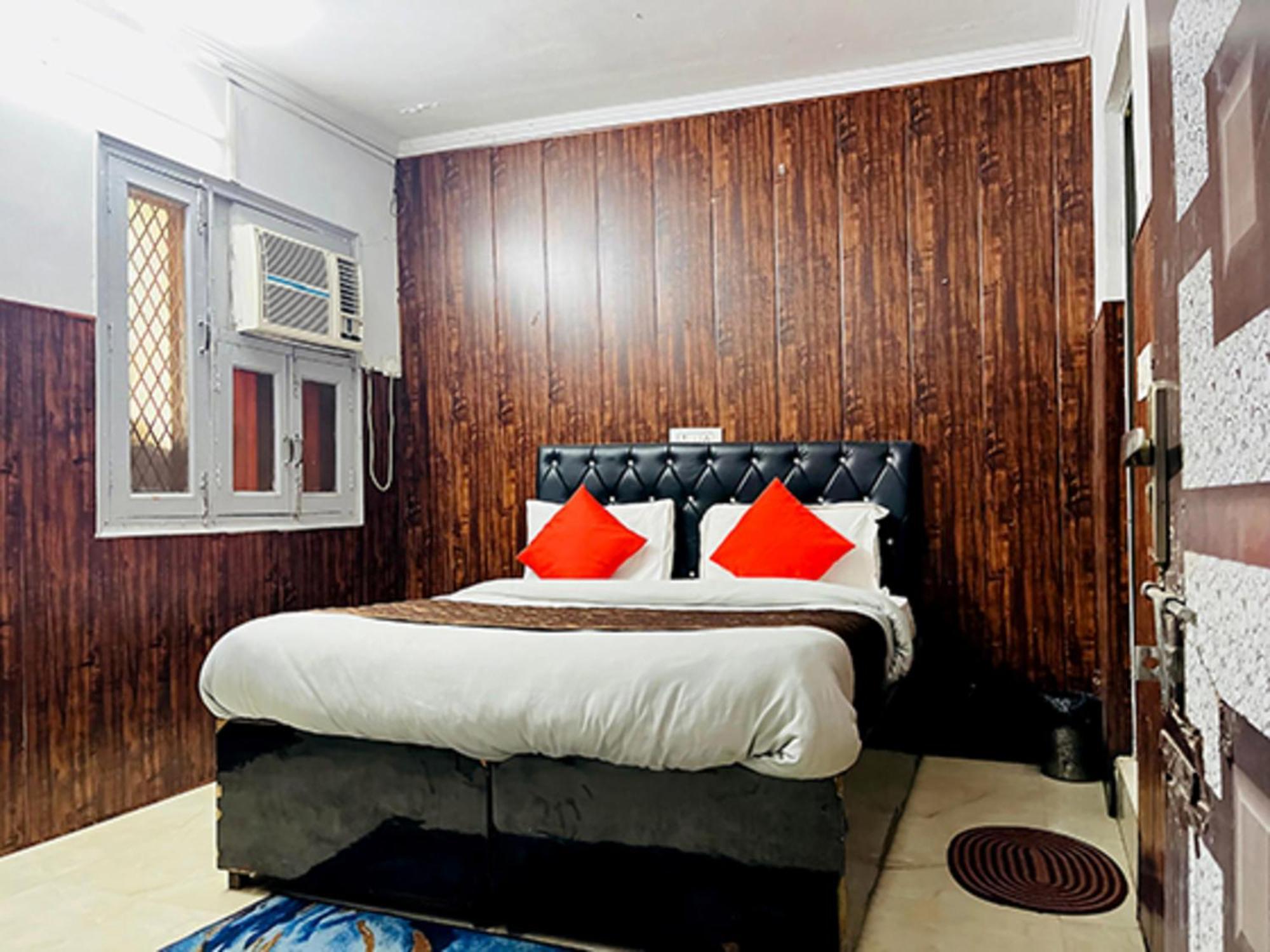 Moti Bagh - Satya Niketan Bed & Breakfast New Delhi