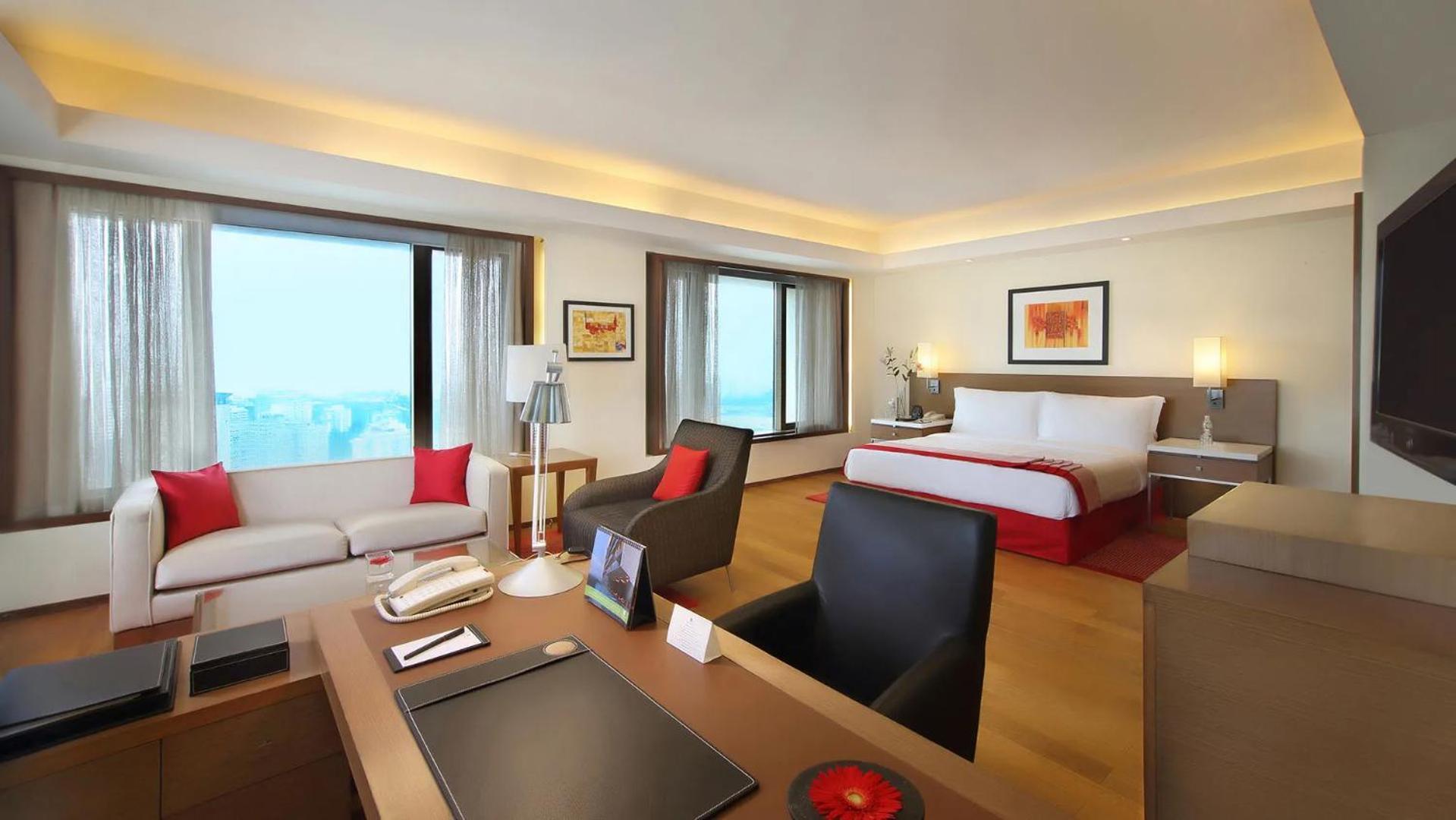 Hotel De Pacific Near Delhi Airport 4*