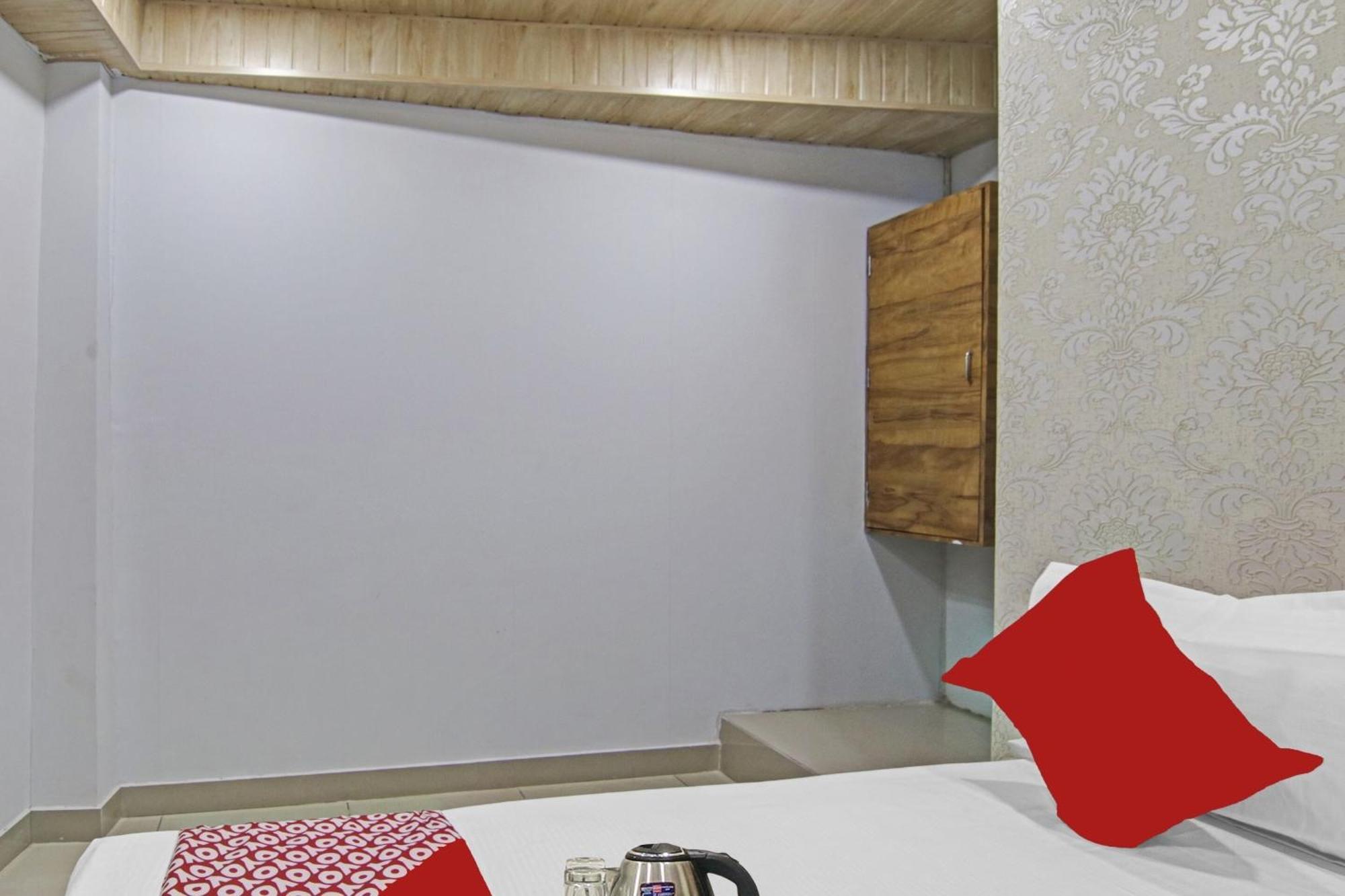 O Sr Residency Near Ccd Hotel New Delhi