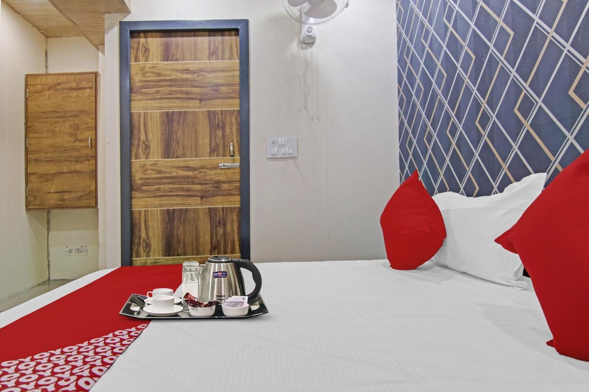 O Sr Residency Near Ccd 4* New Delhi