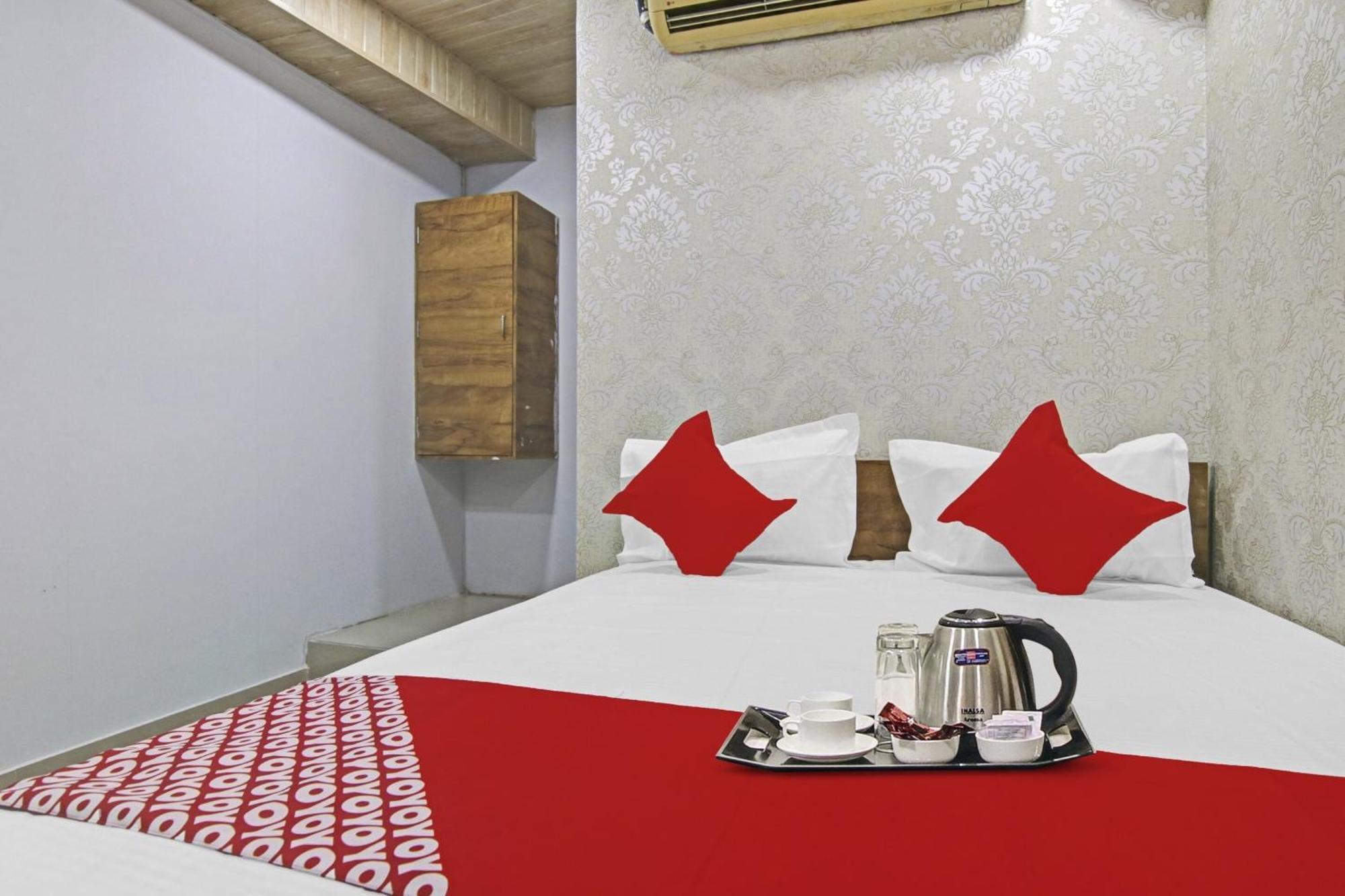O Sr Residency Near Ccd Hotel 4*