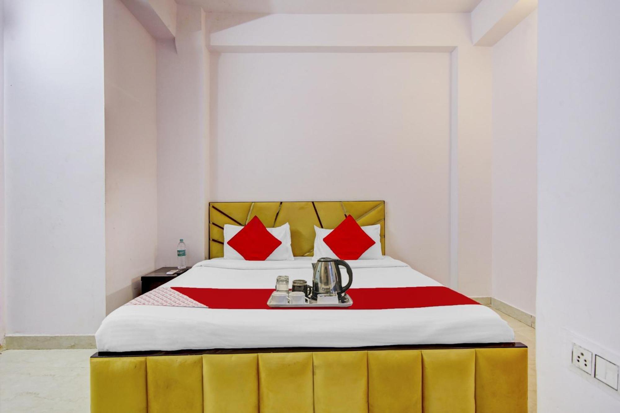 O Yadav Residency Near Nawada Metro Station Hotel