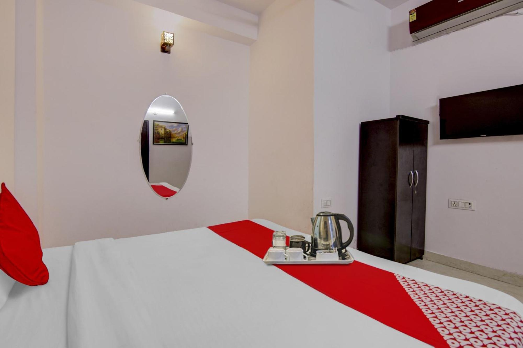 O Yadav Residency Near Nawada Metro Station Hotel