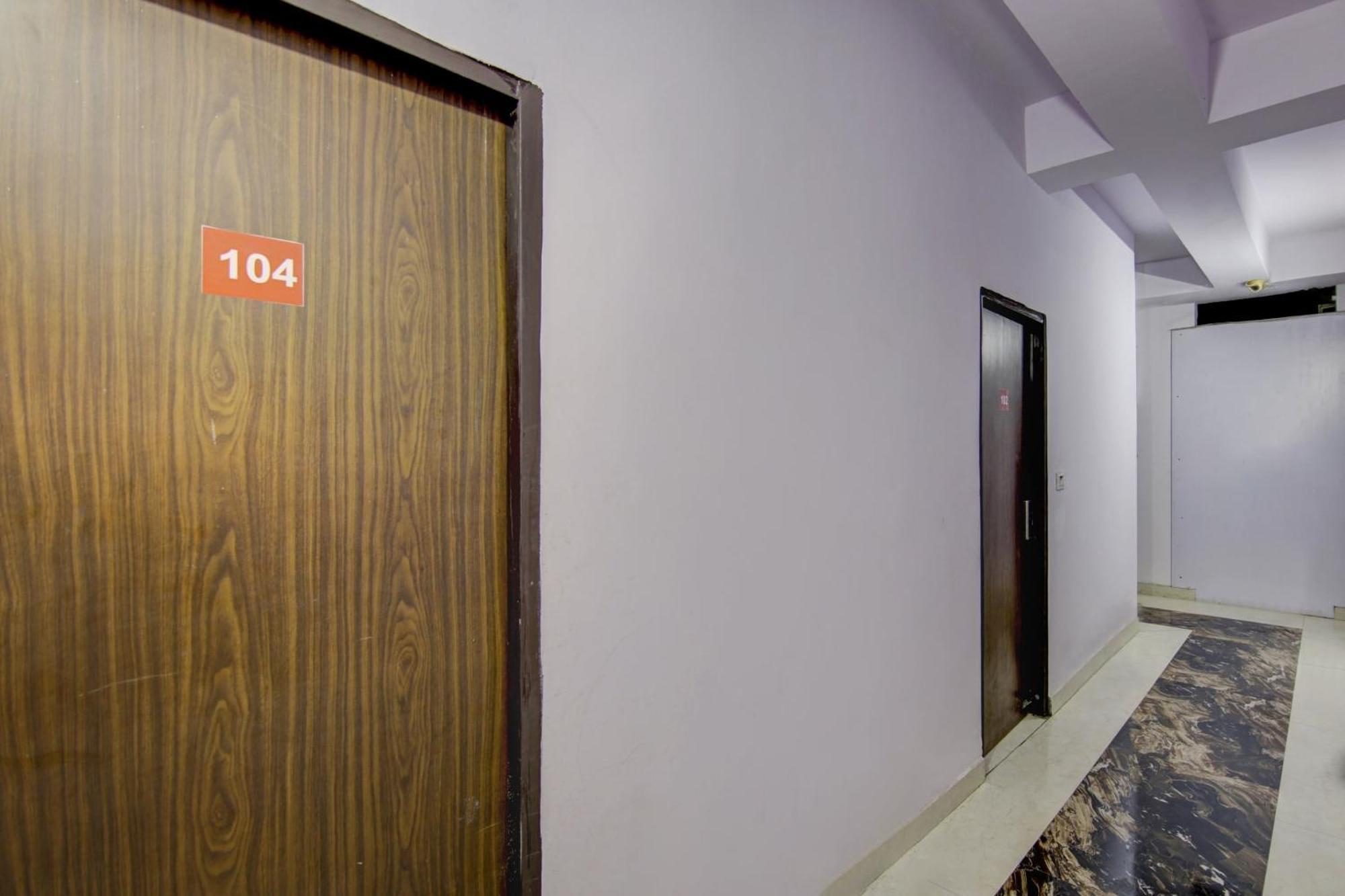 O Yadav Residency Near Nawada Metro Station Hotel 3*