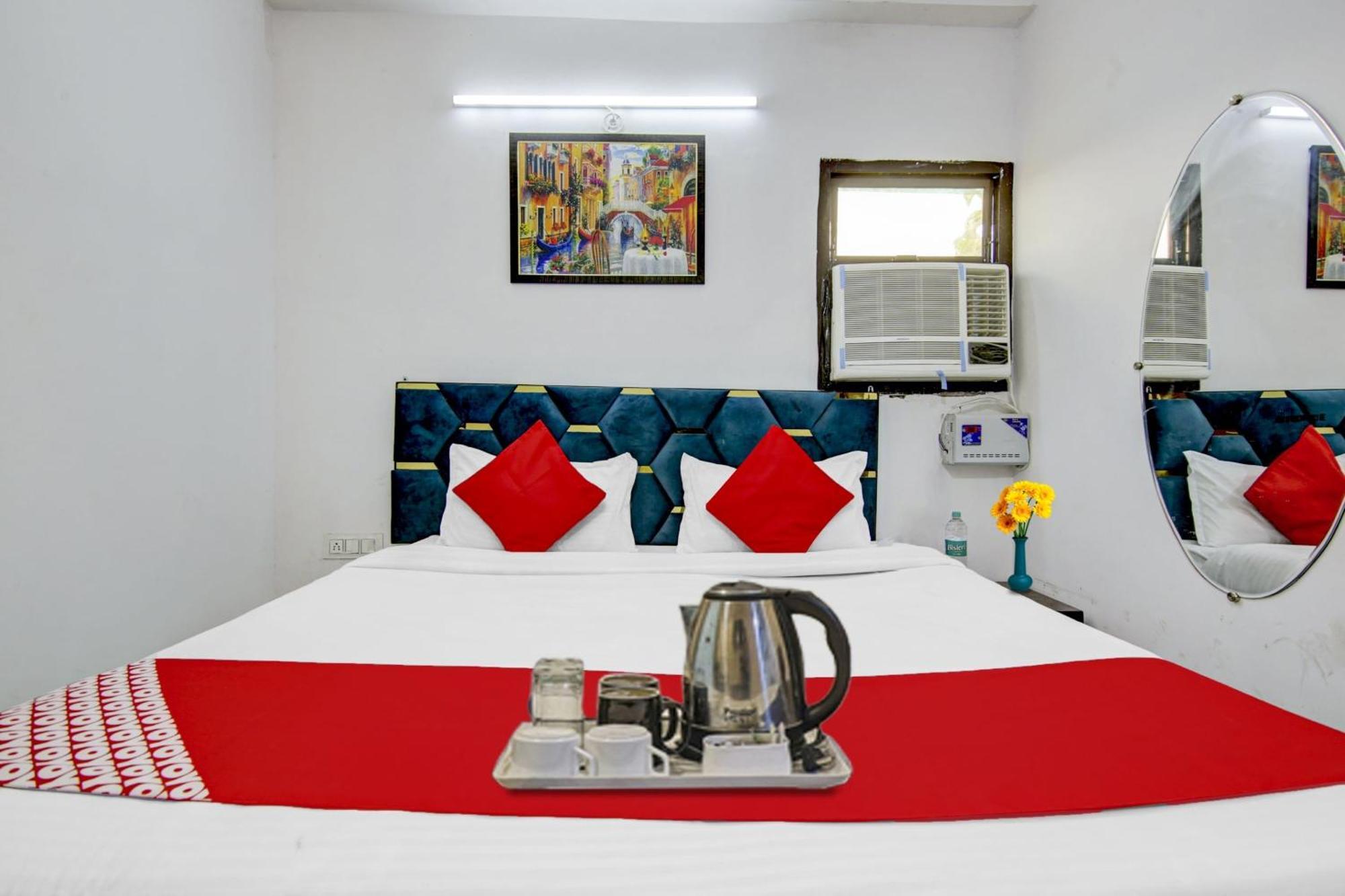 O Yadav Residency Near Nawada Metro Station Hotel
