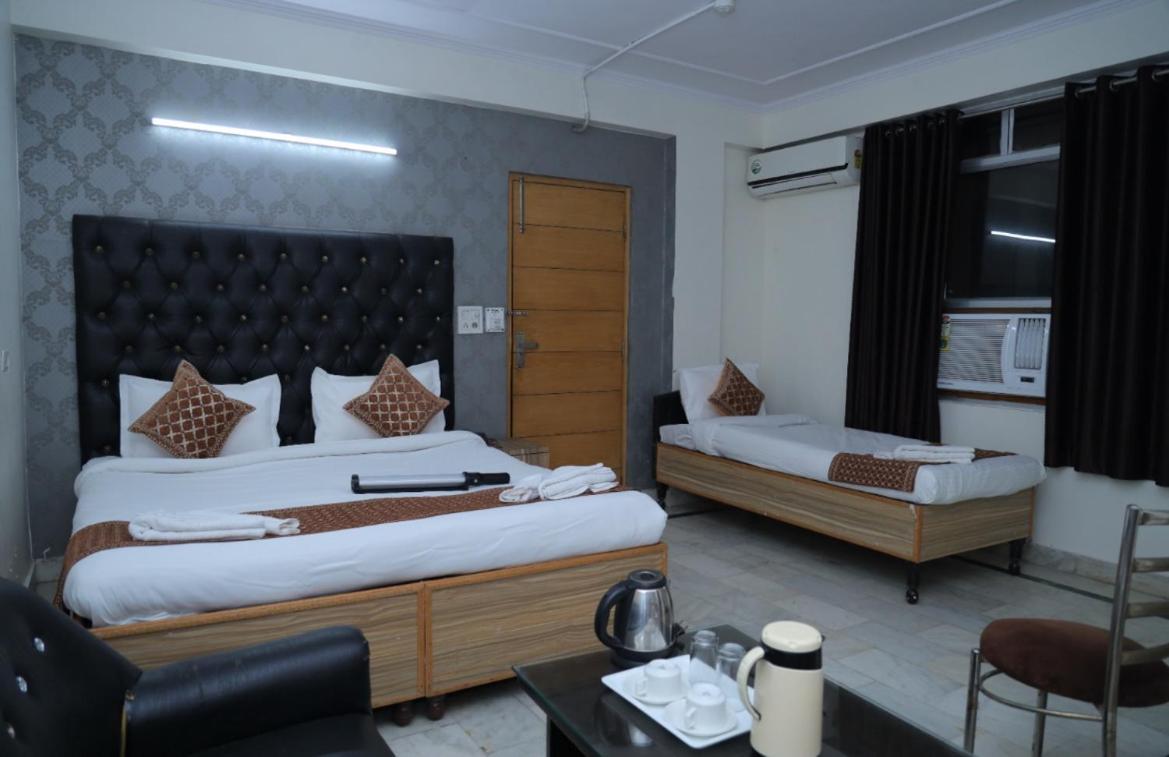 Star Palace - Near Karol Bagh Metro 2*