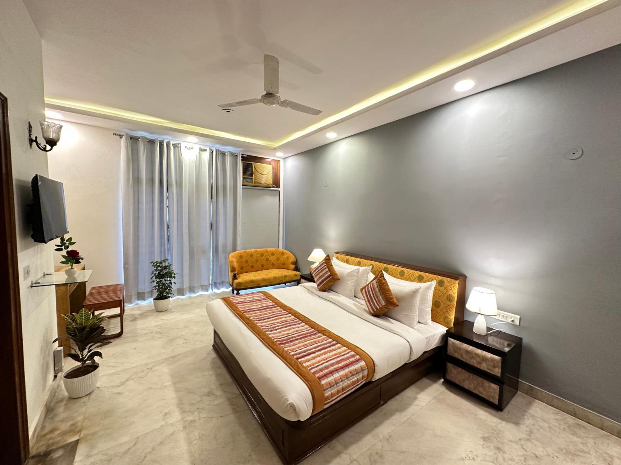 Grove Residency Hauz Khas Couple Friendly Hotel 3*